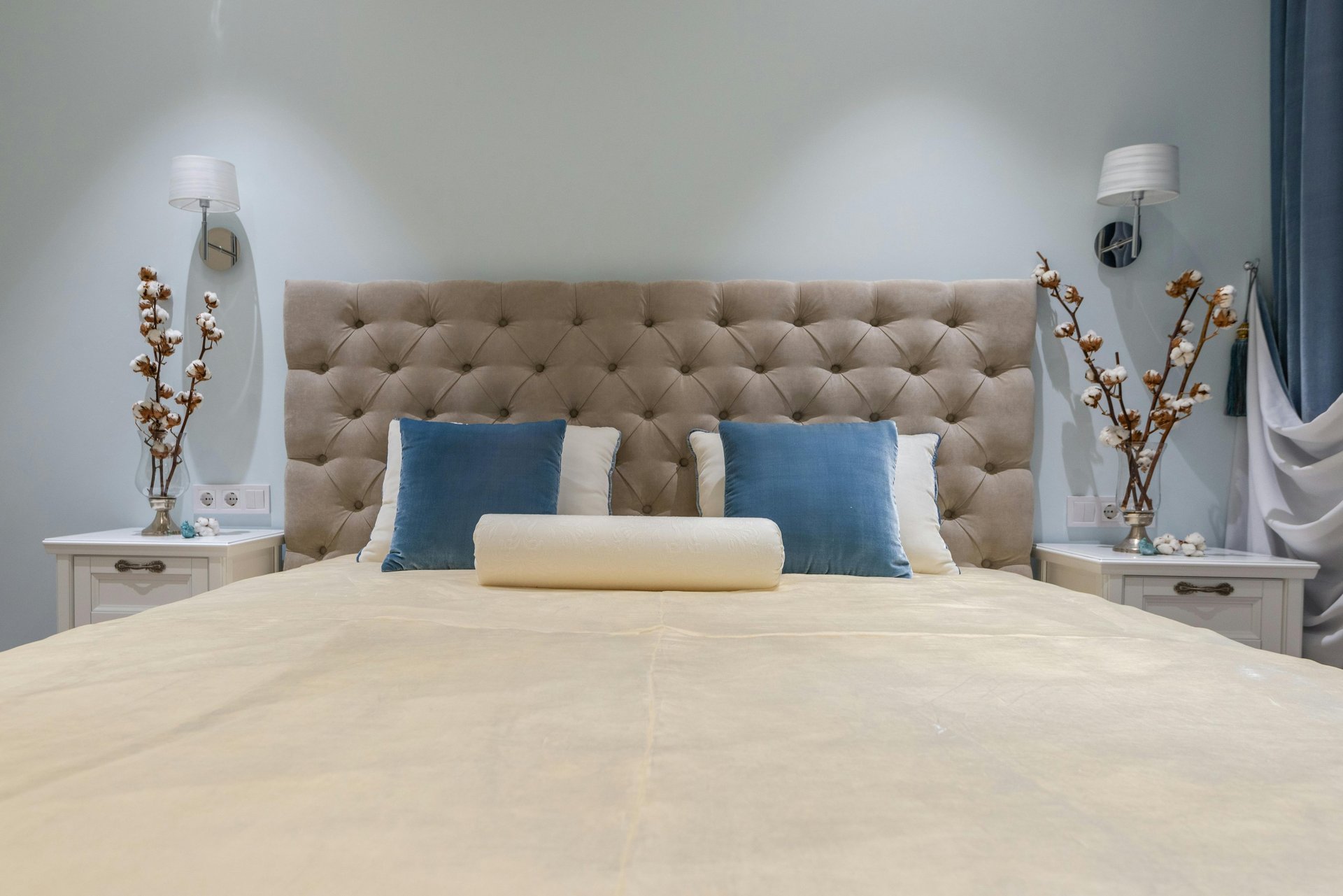 black and white bed linen
