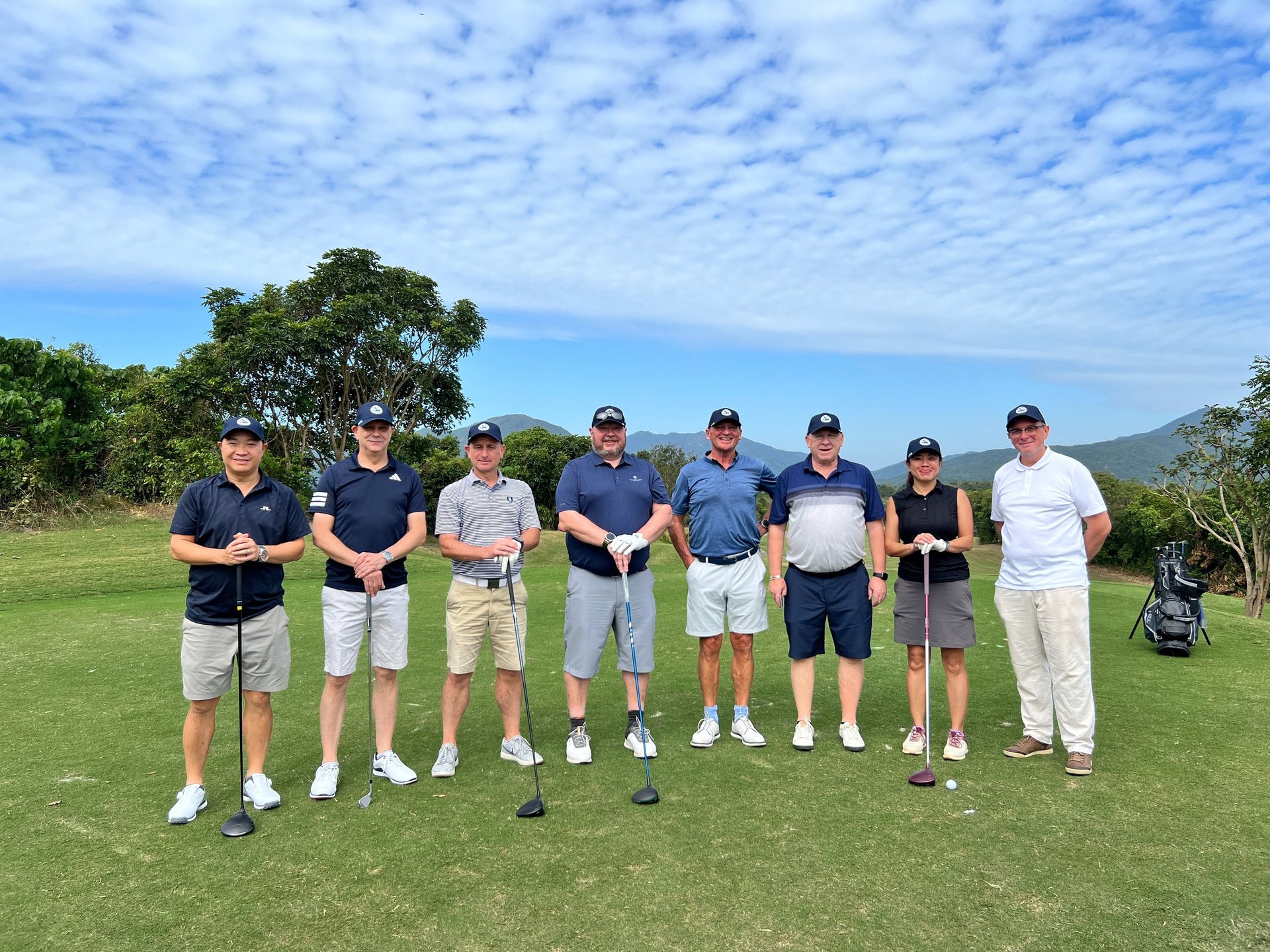 gray computer monitor