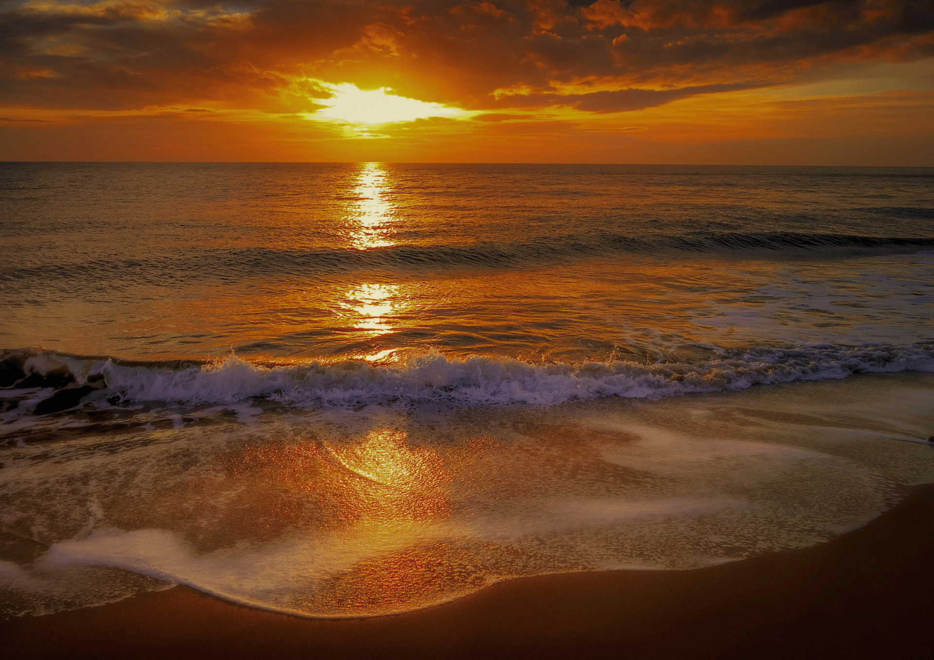 waver waves during daytime