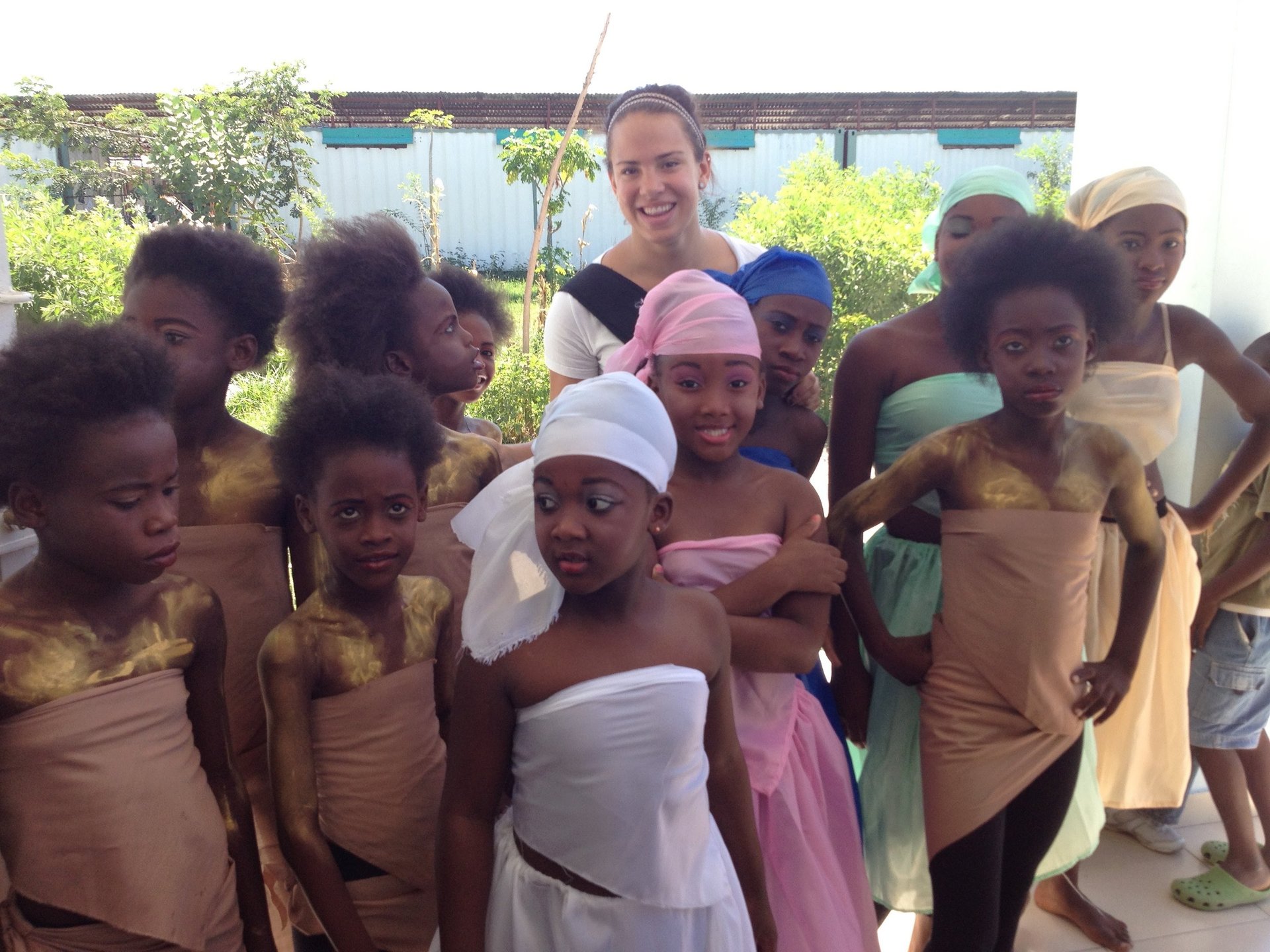 gray computer monitor