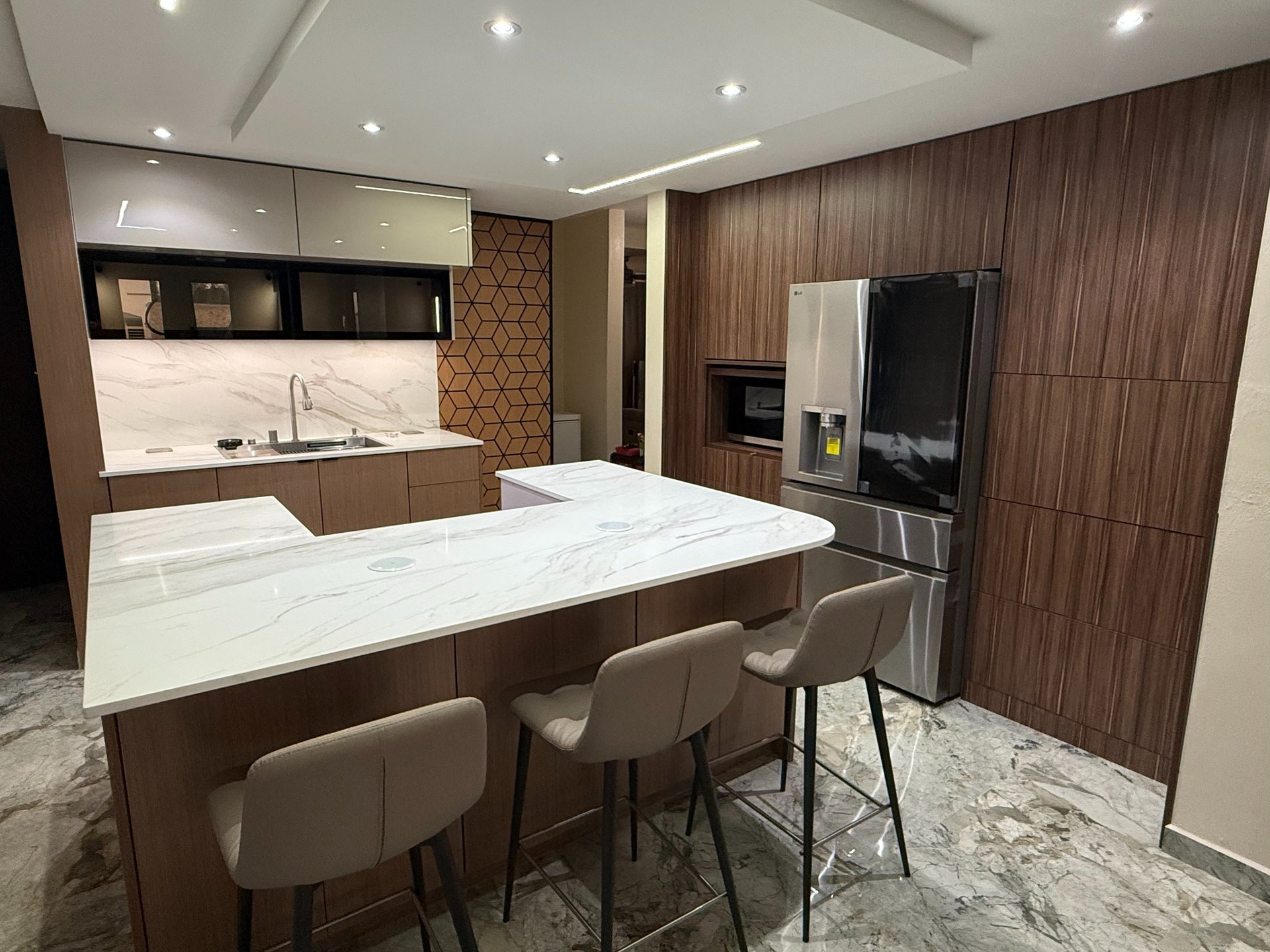 Cocina PVC 3/4 Gris Brillo con Puertas Superiores Cristal Laminado 1/4