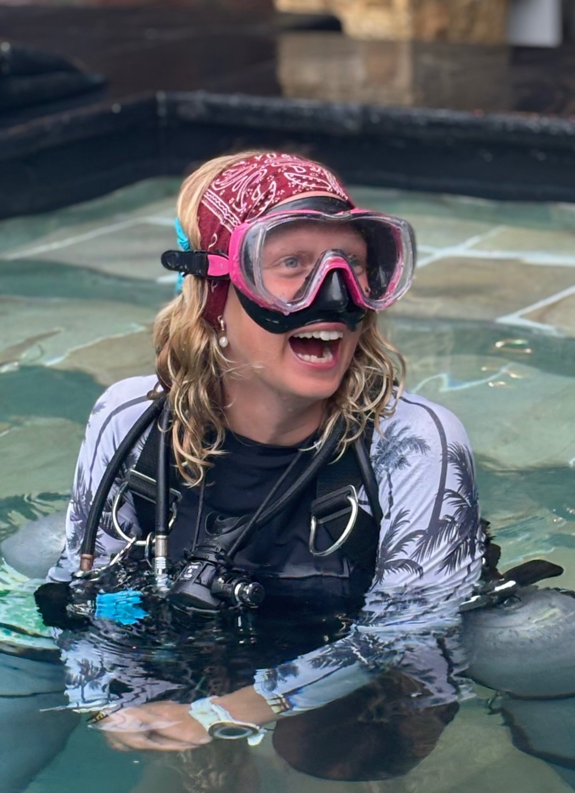 Smiling scuba diver in Gili Trawangan, enjoying personalized dive training with Gili Scuba Diving.