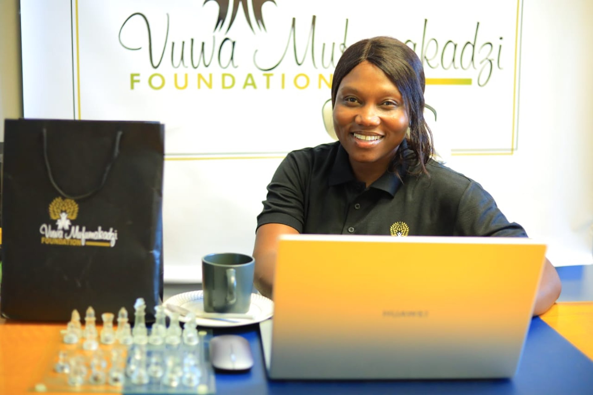 black and white bed linen