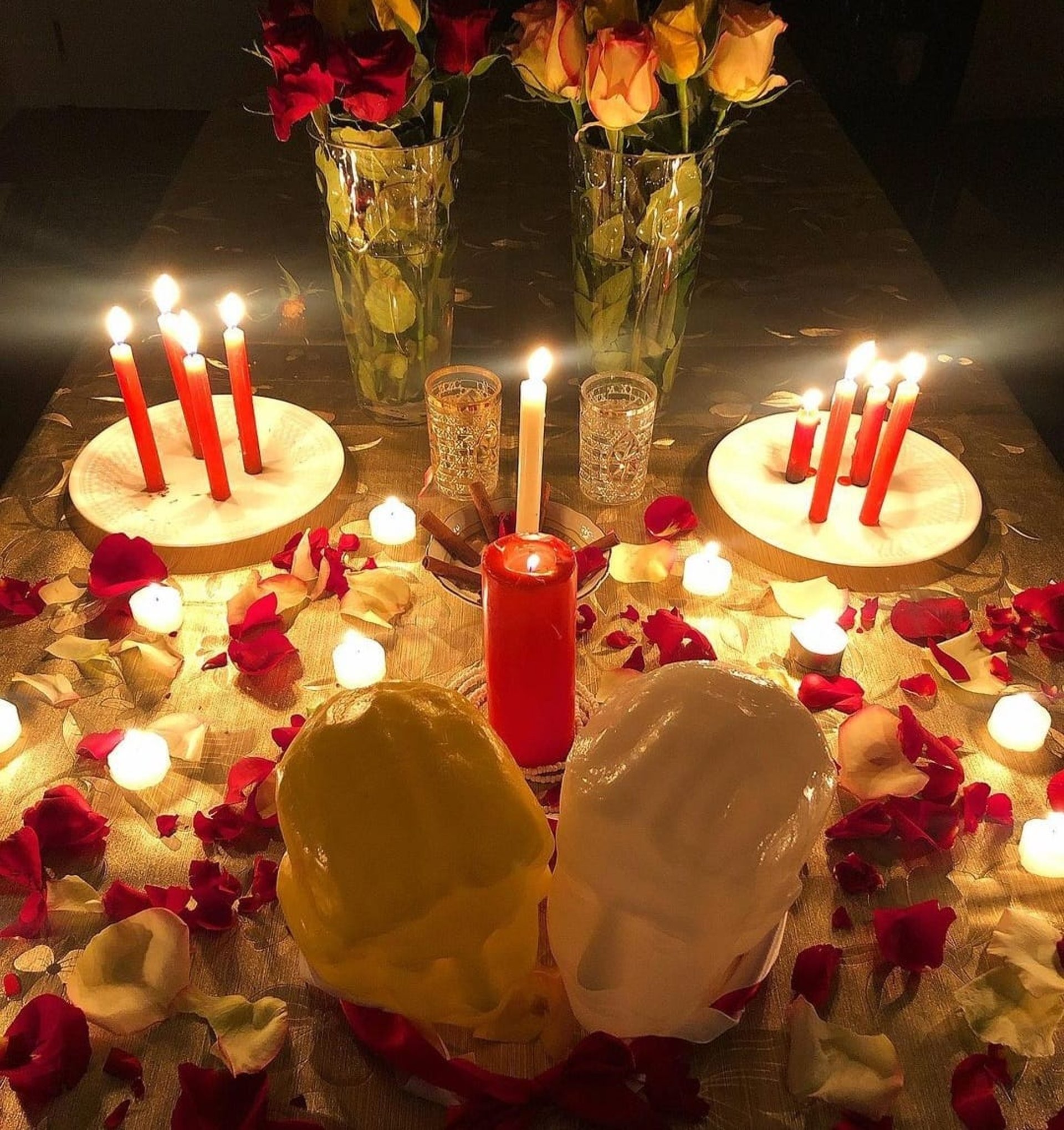 black and white bed linen