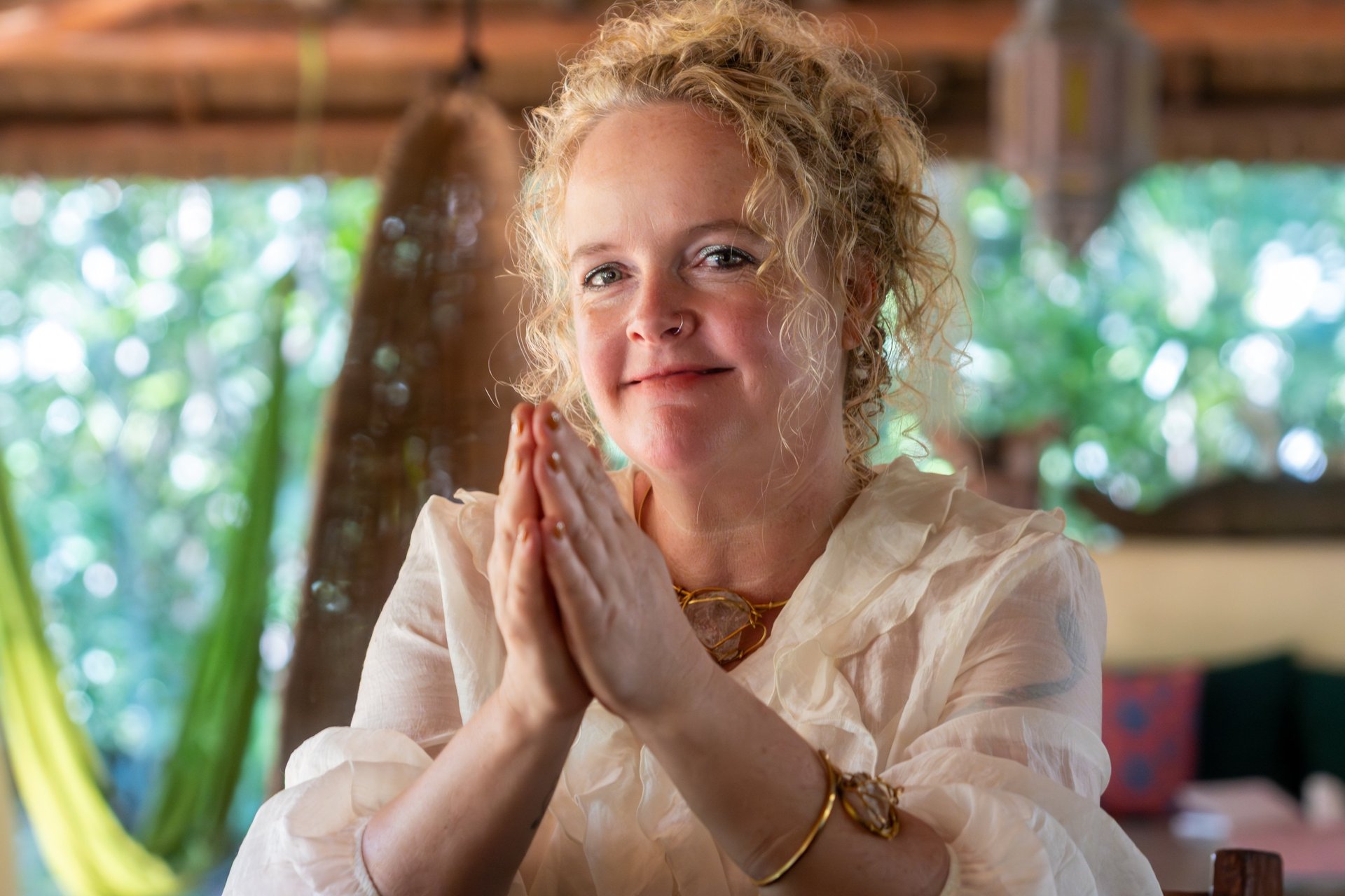 Sunni Dawson – transformational therapeutic coaching, psychic medium sessions, and intuitive healing