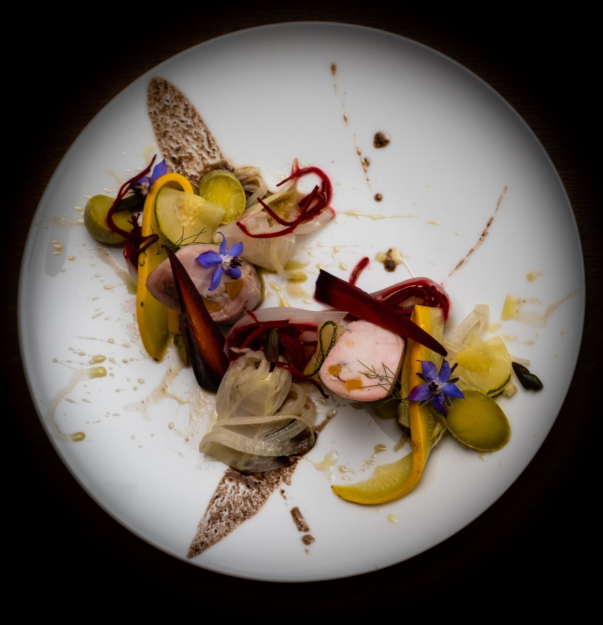 black and white bed linen