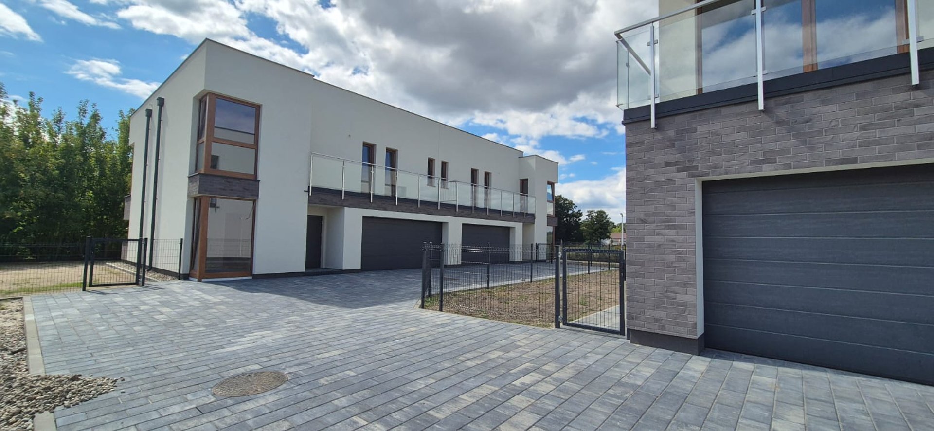 black and white bed linen