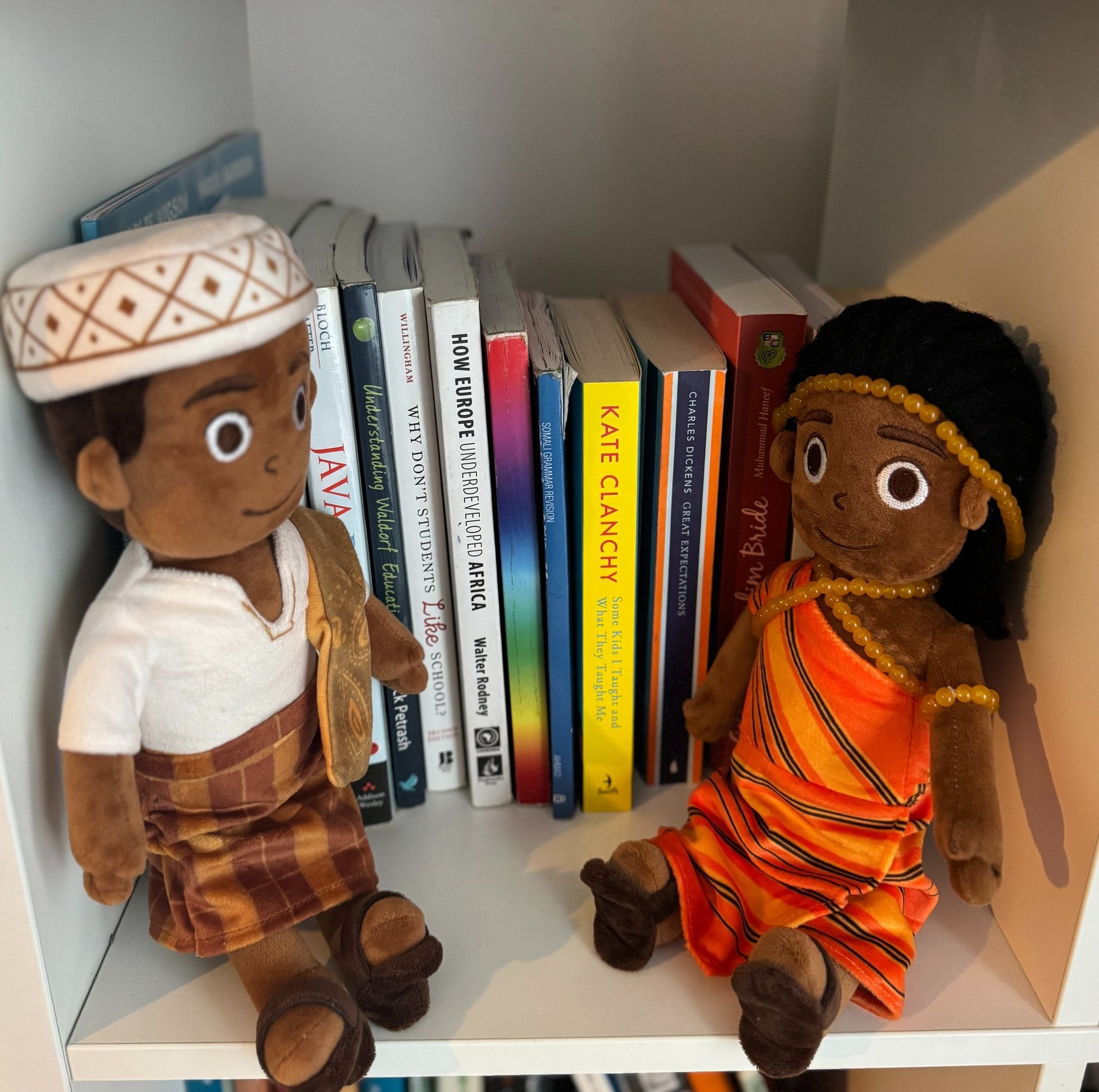 gray computer monitor