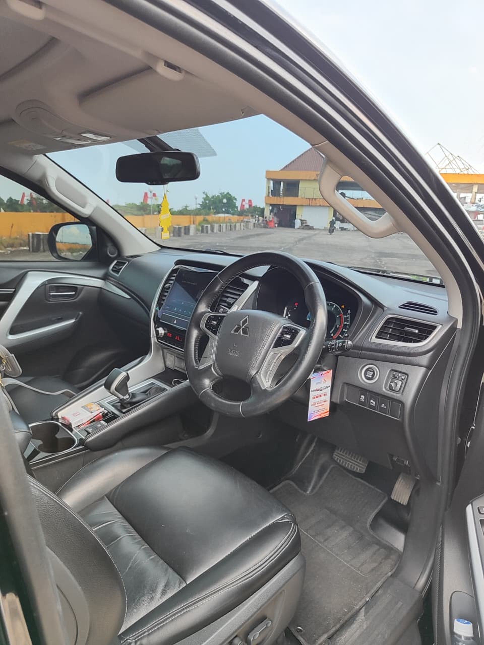 gray computer monitor