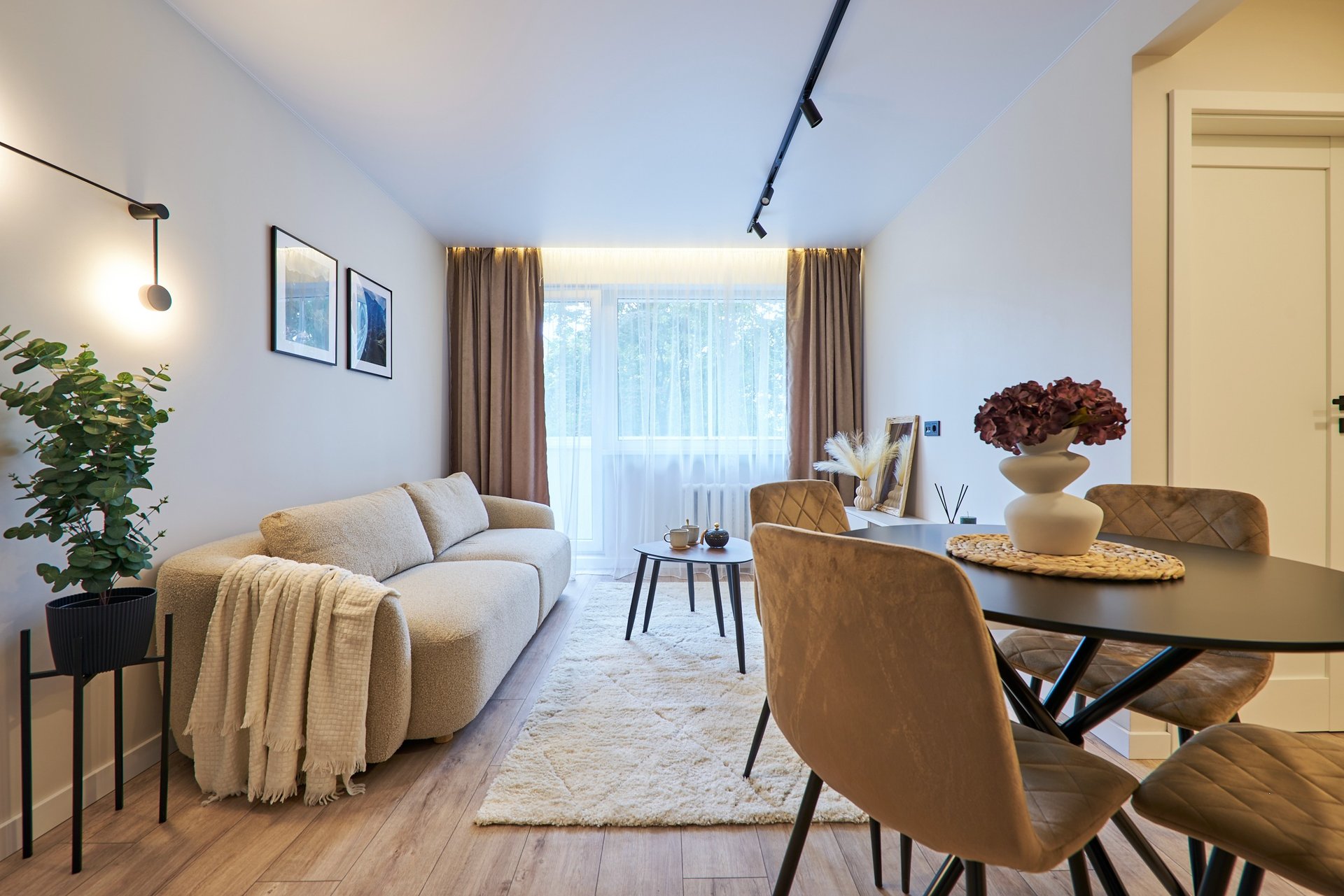 black and white bed linen