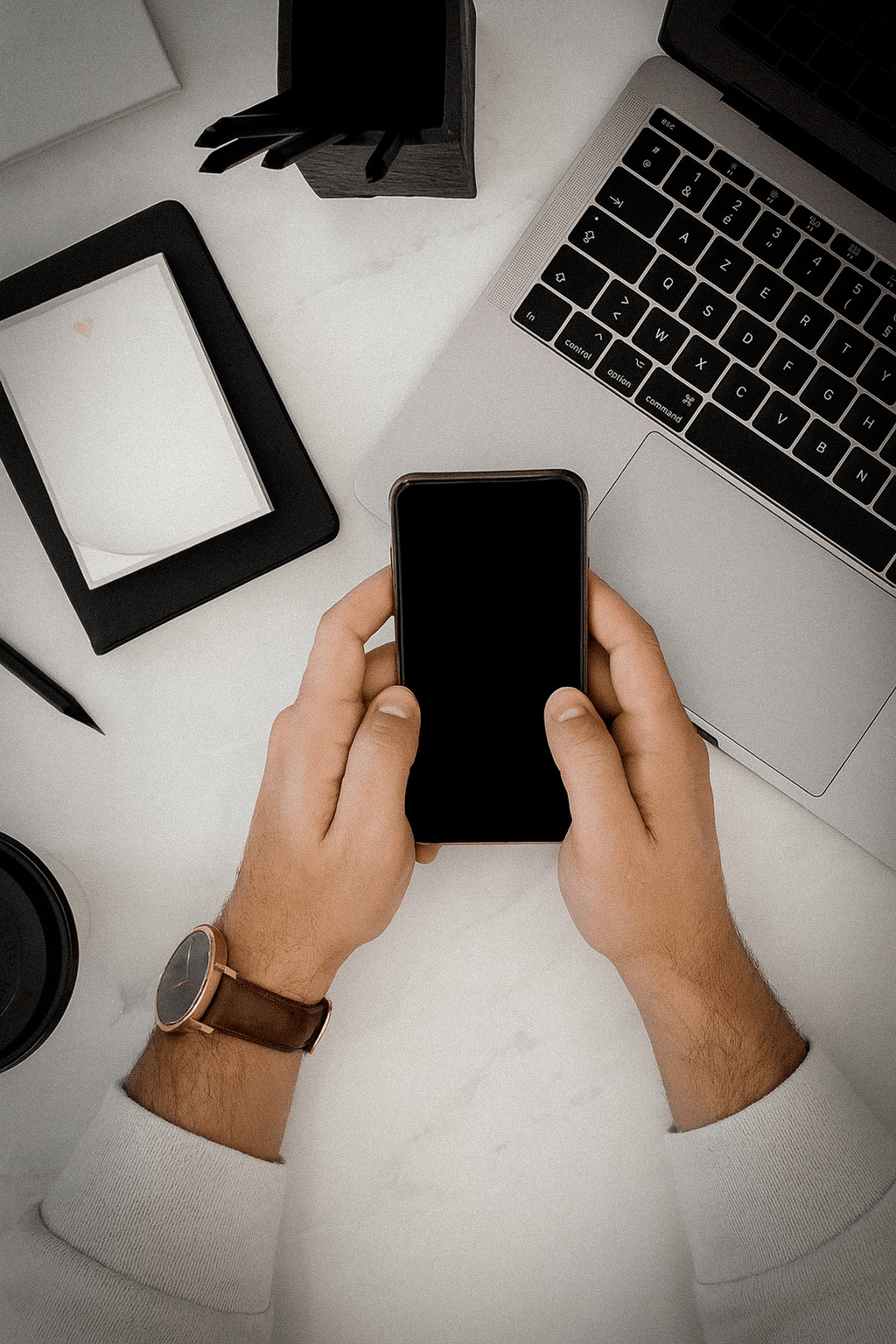 gray computer monitor