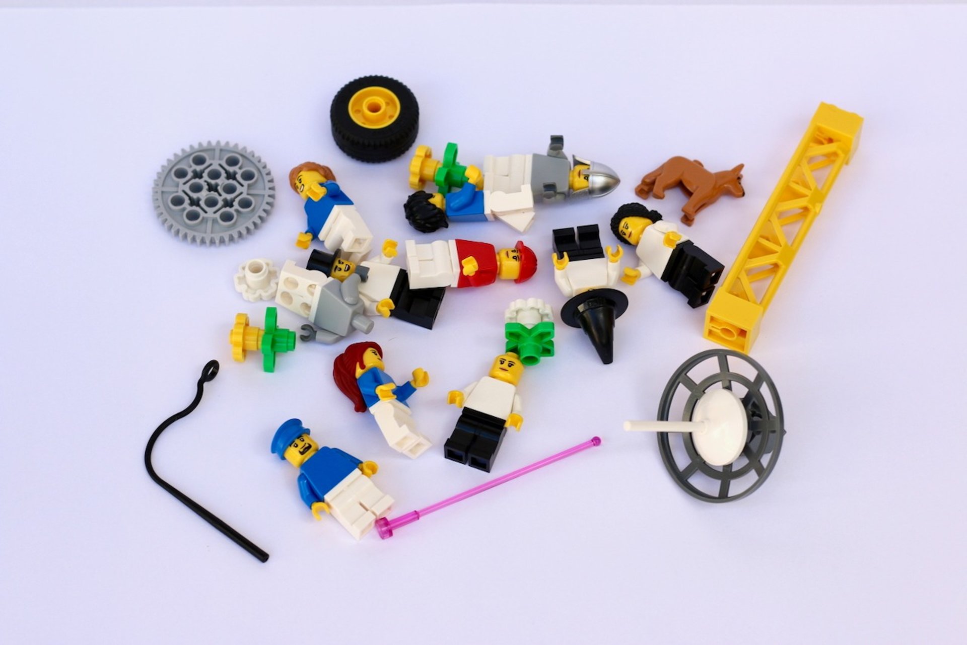 gray computer monitor