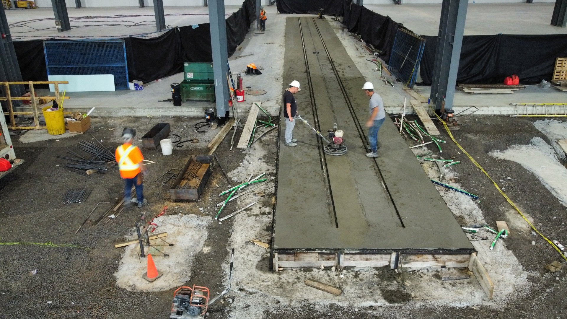 gray computer monitor