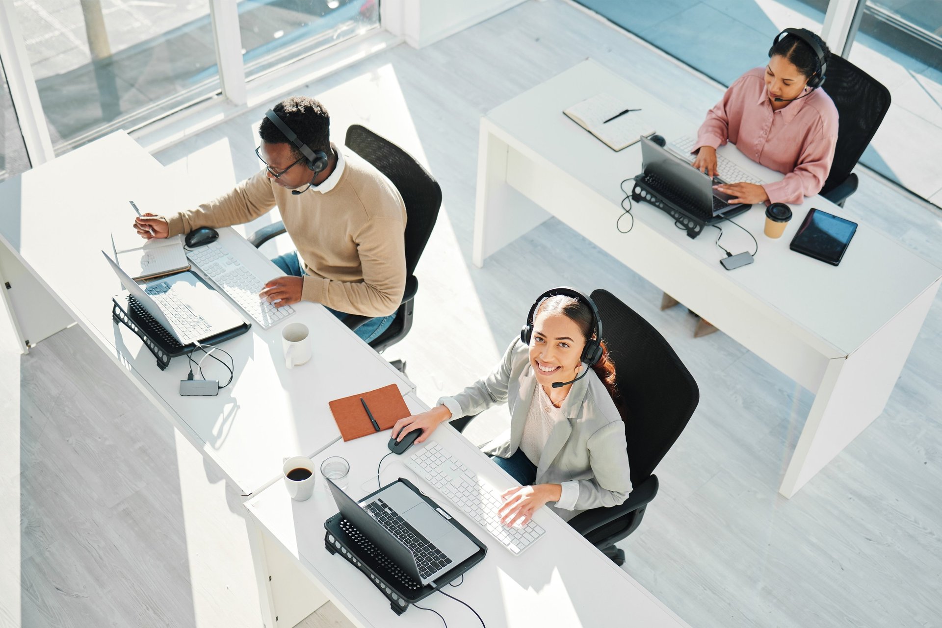 gray computer monitor