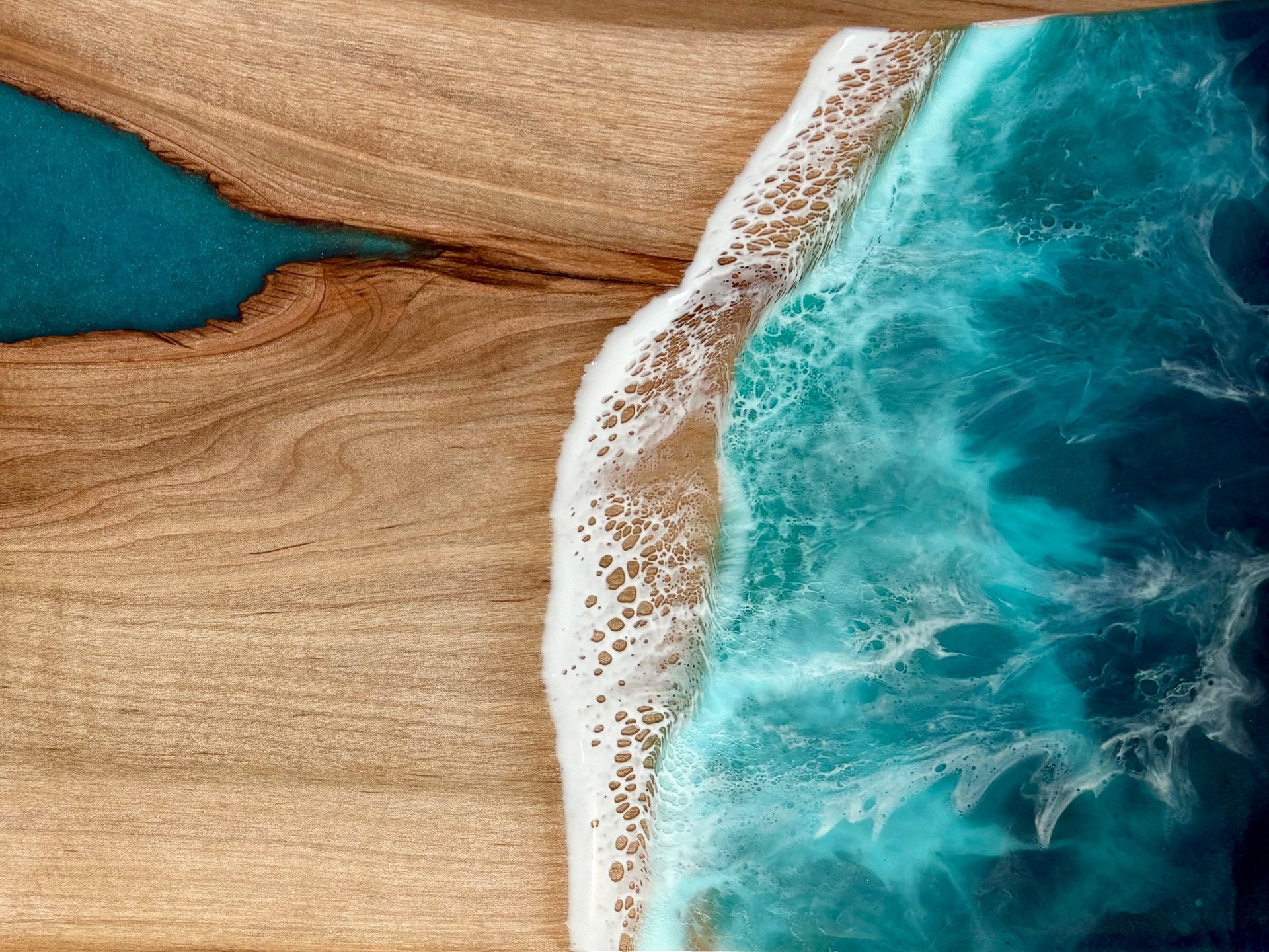 ocean waves crashing on shore during daytime