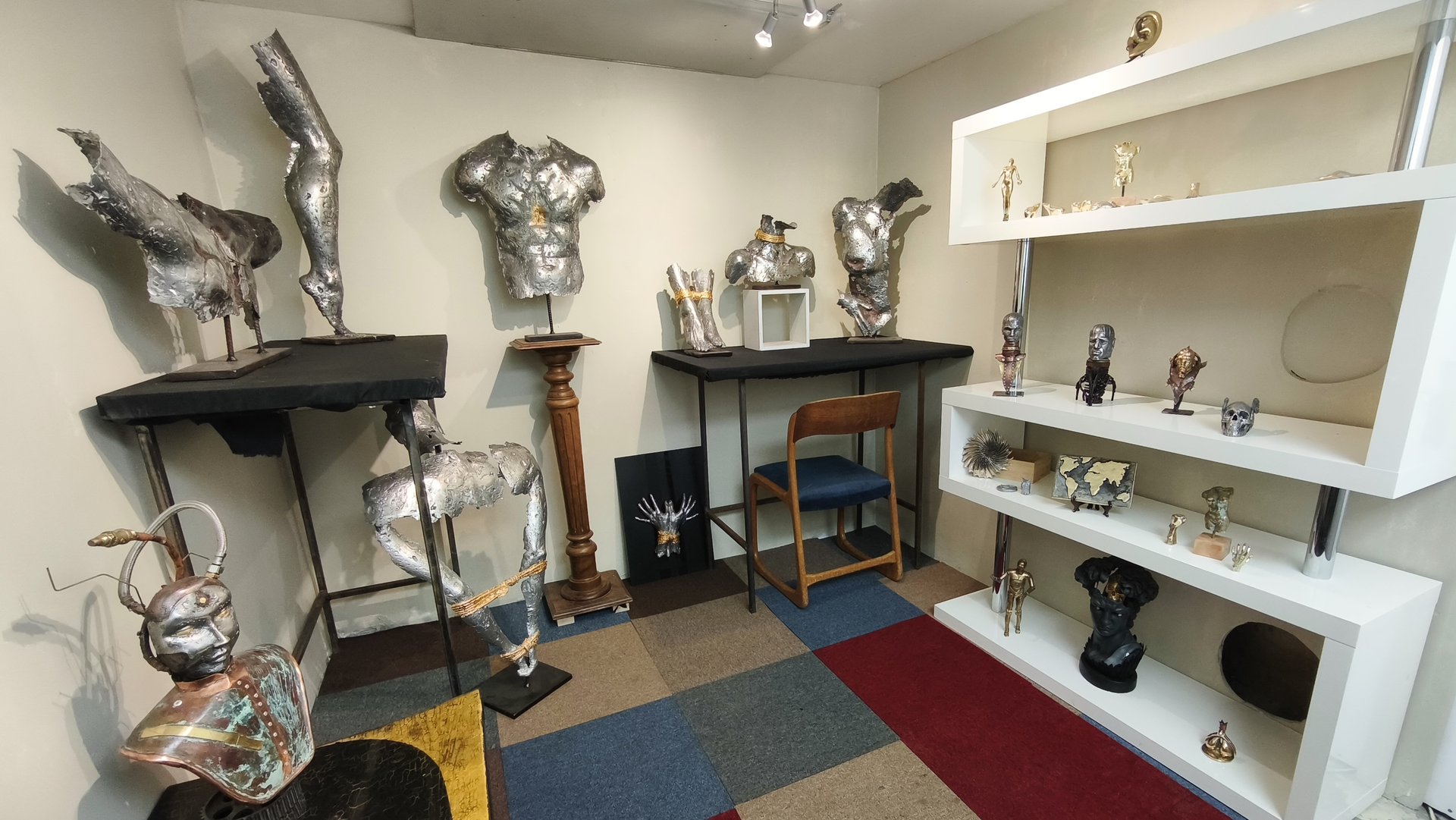 Showroom sculpture contemporaine métal bronze, bustes et torses fragmentés, fonderie artisanale, galerie mikacreations 