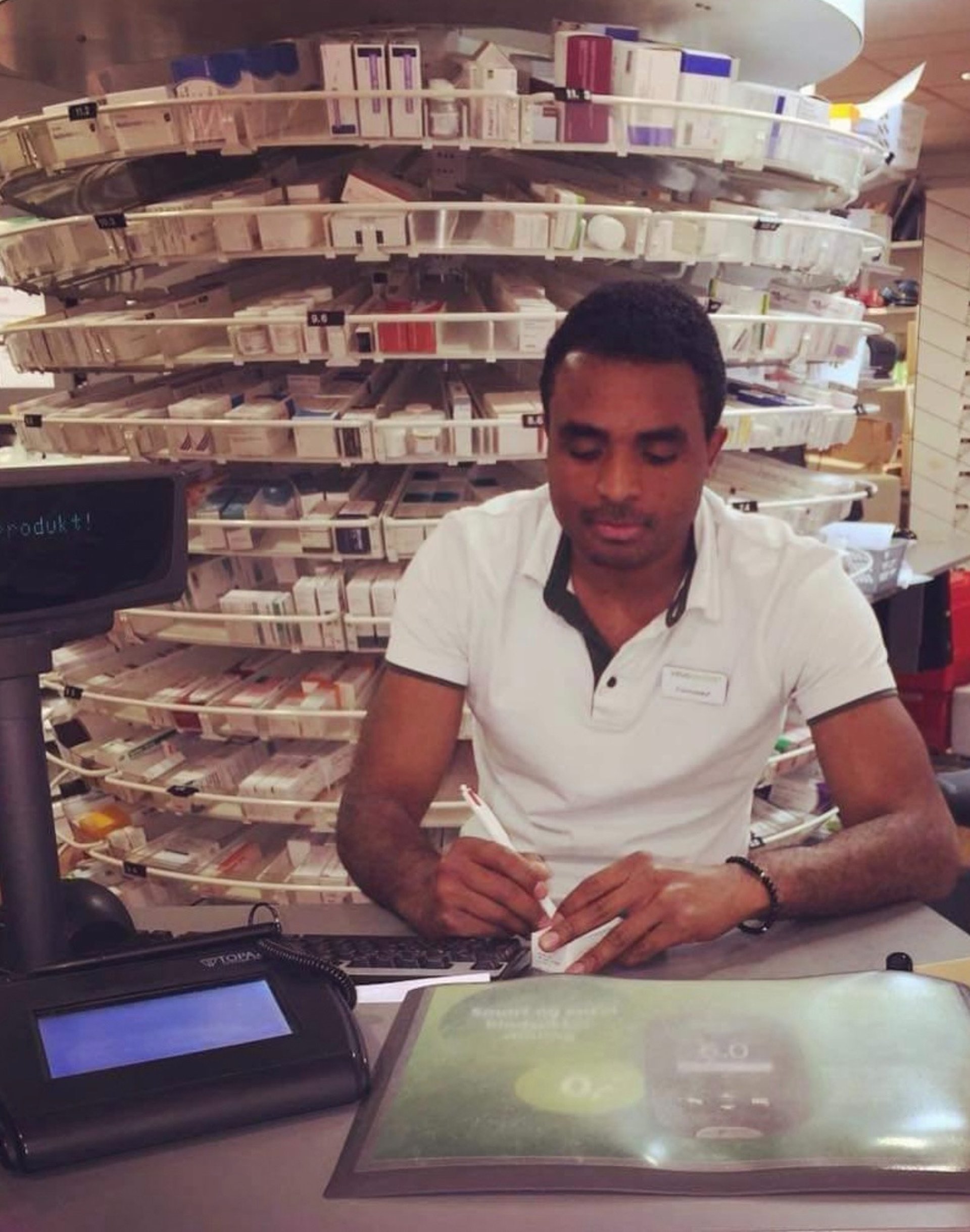 black and white bed linen