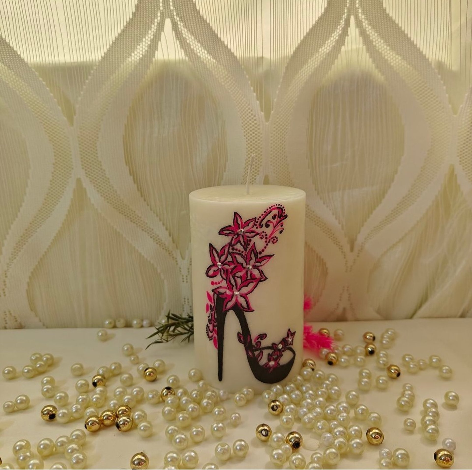 black and white bed linen