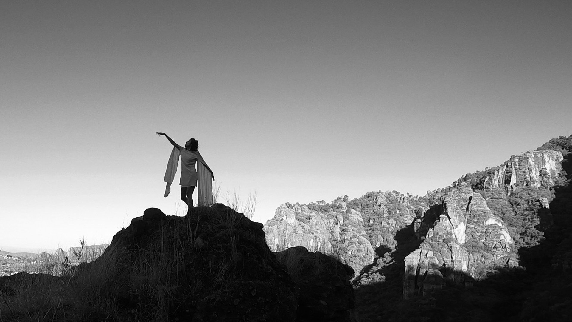 black and white bed linen