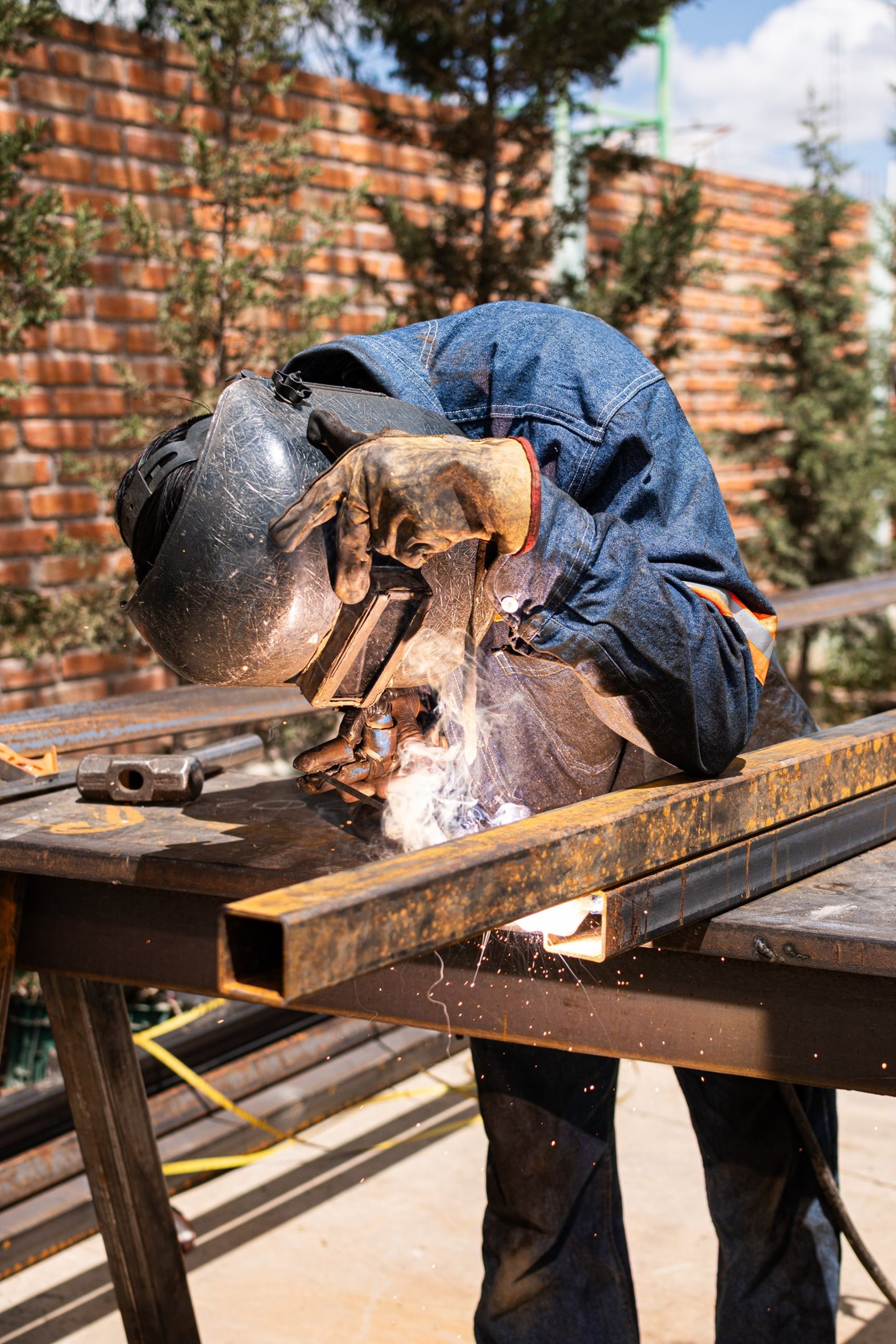 black and brown leather padded tub sofa