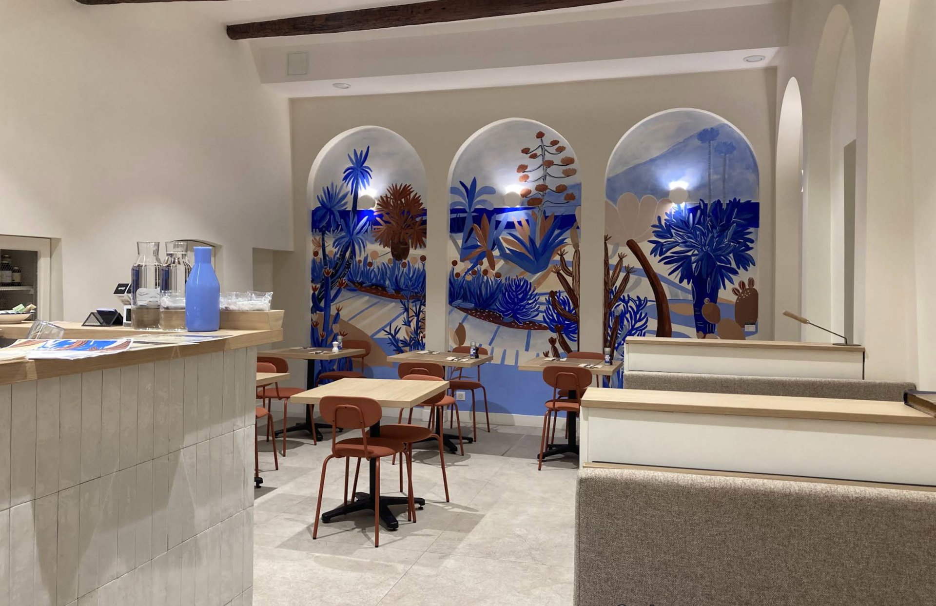 gray computer monitor