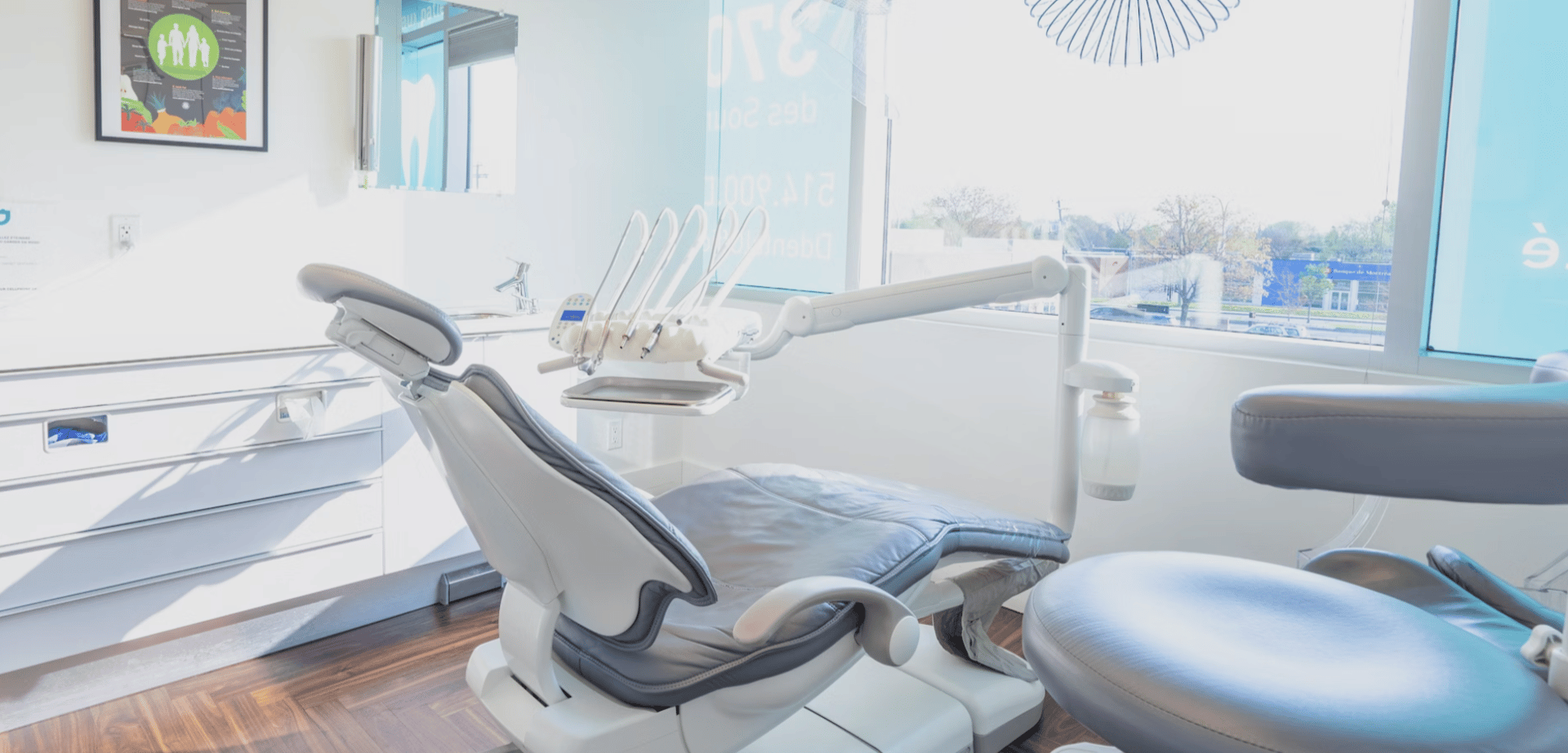 gray computer monitor