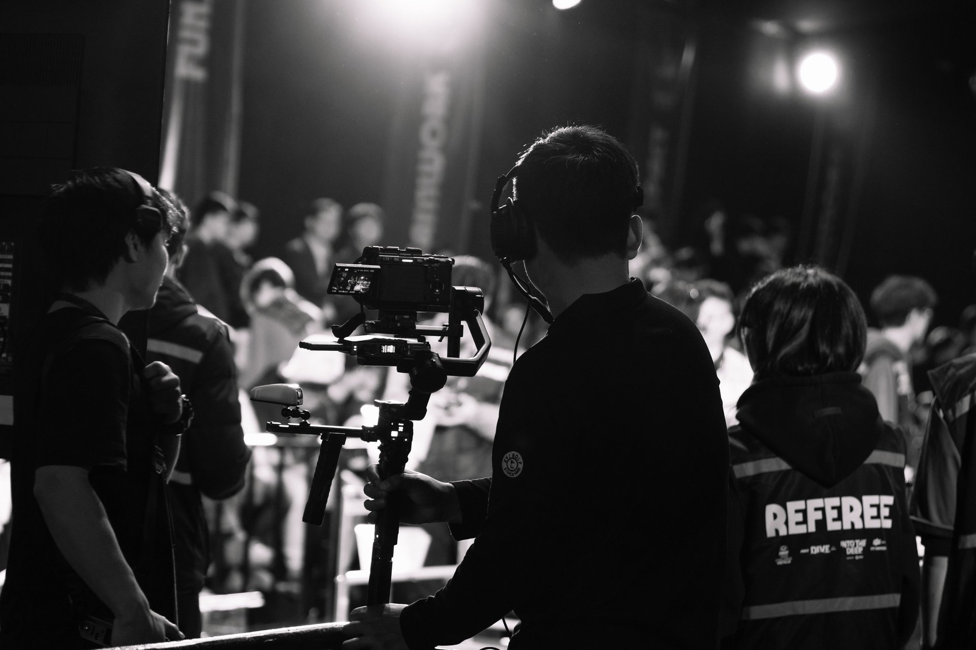 gray computer monitor