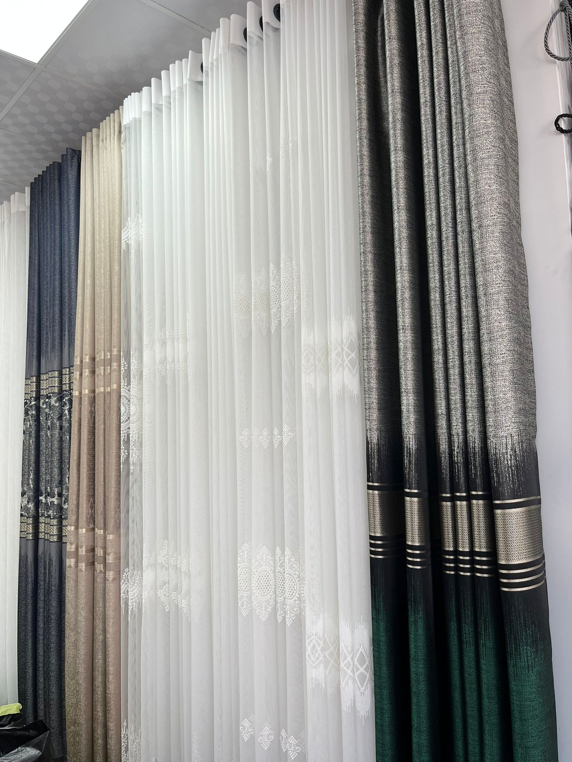 black and white bed linen