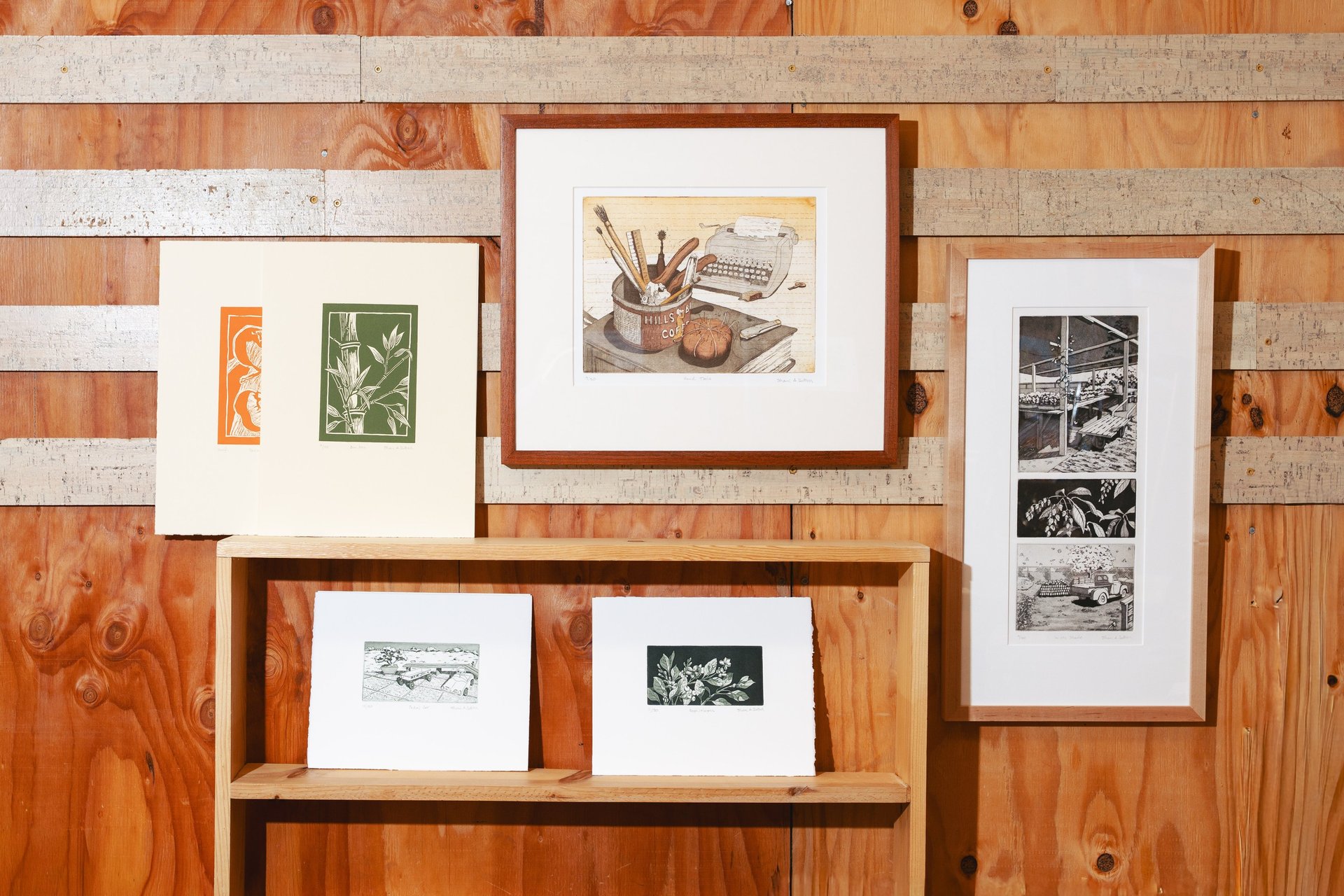 gray computer monitor