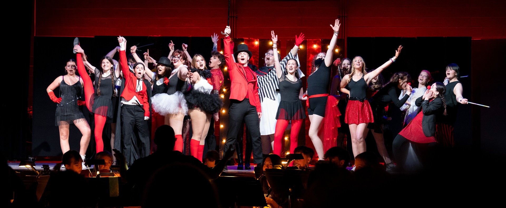 black and white bed linen