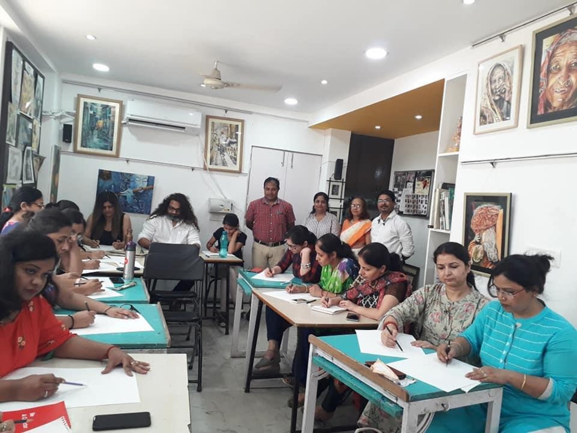 gray computer monitor