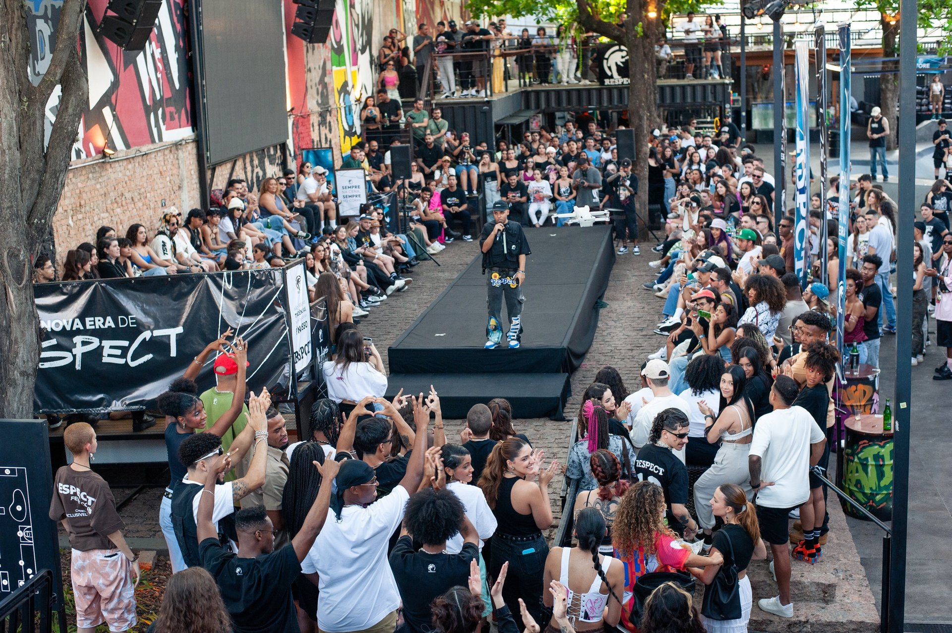 black and white bed linen
