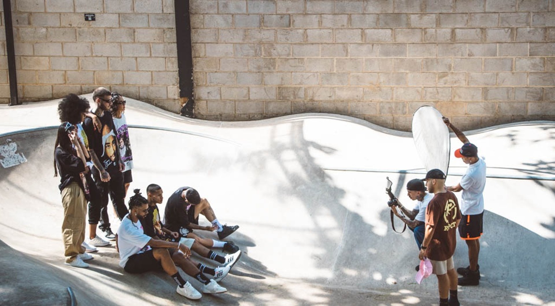 gray computer monitor