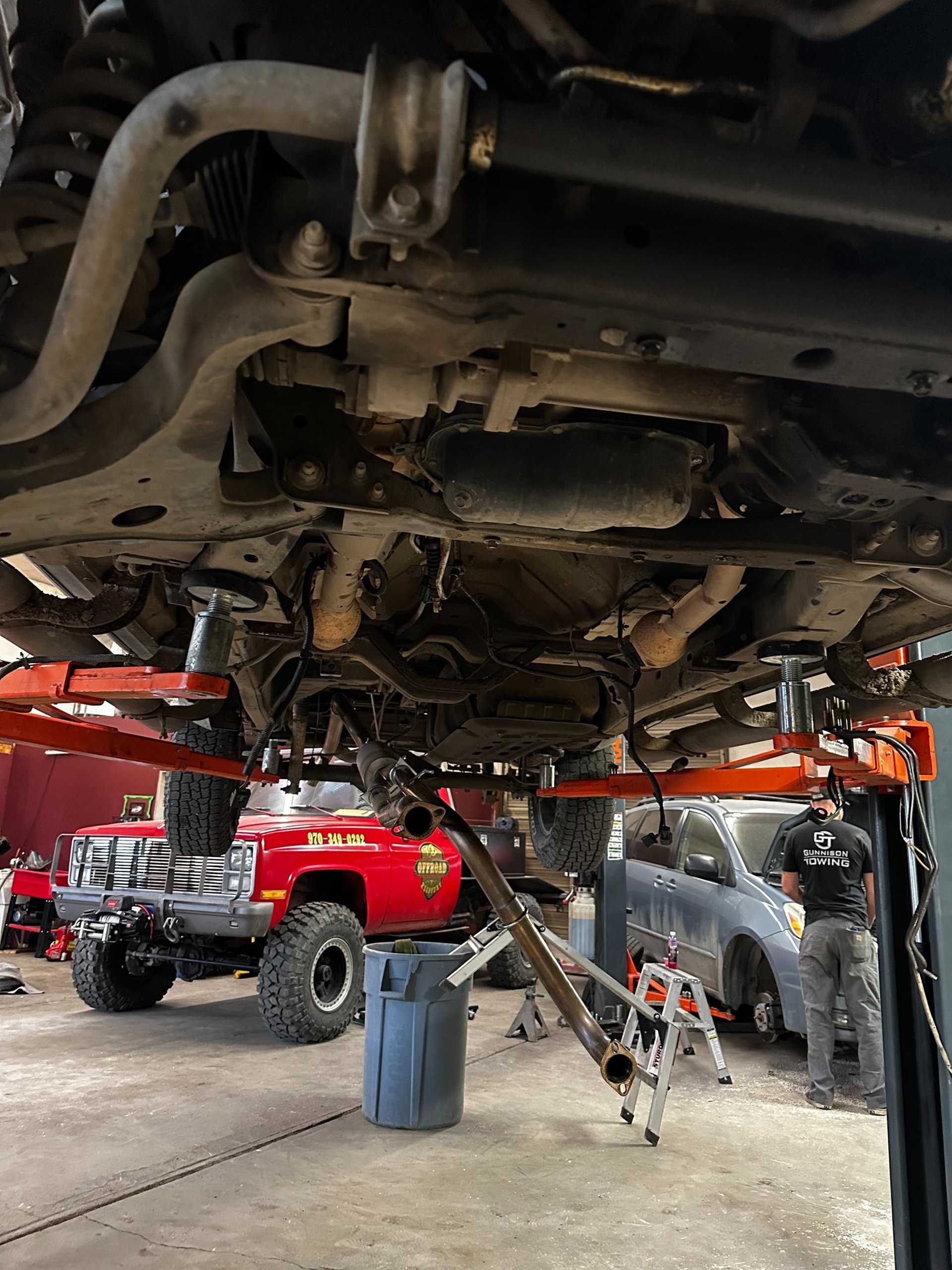 gray computer monitor