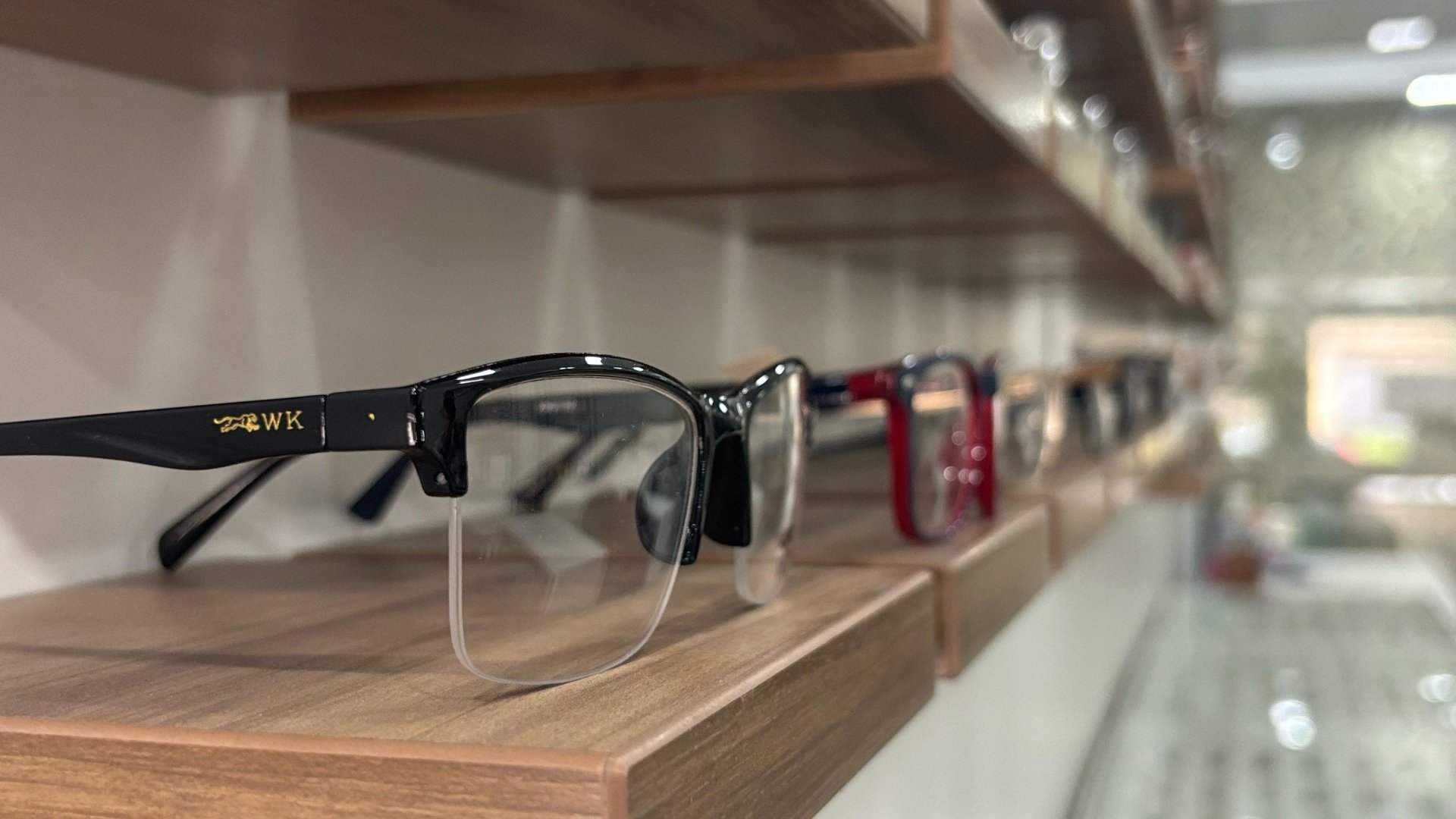 gray computer monitor