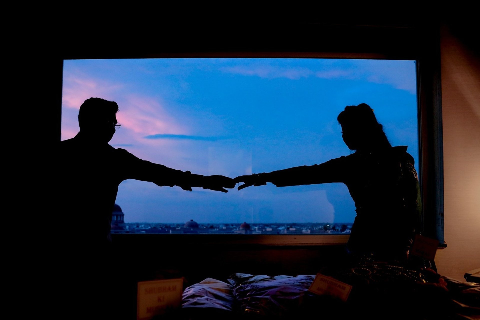 gray computer monitor