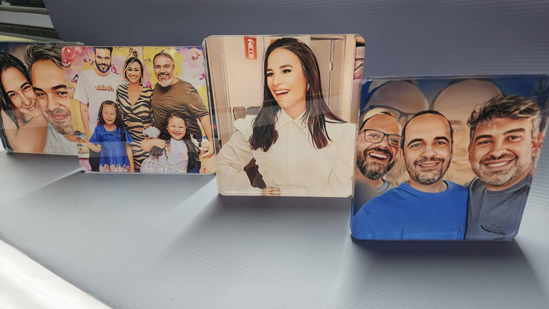 gray computer monitor