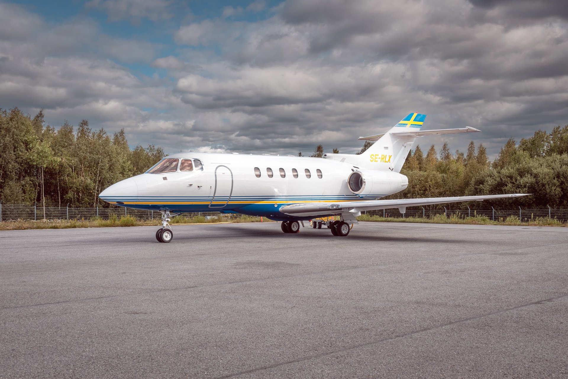 exterior photography of a Hawker 800xp
