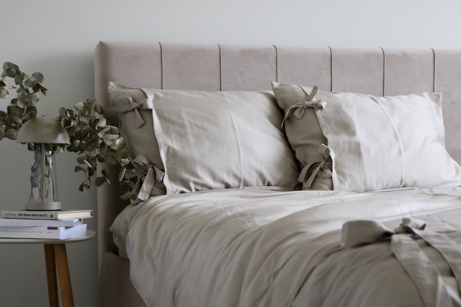 black and white bed linen