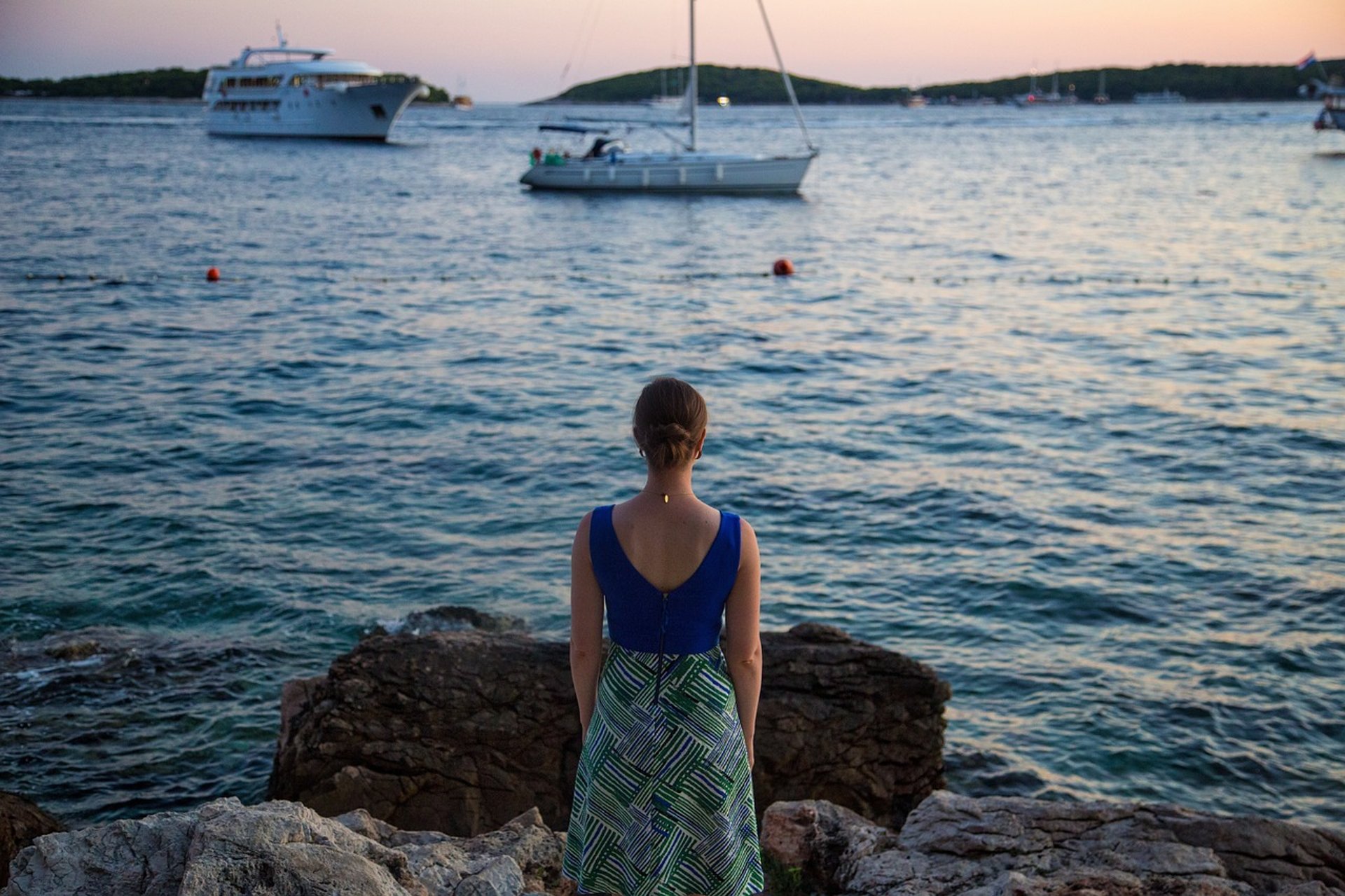 black and white bed linen