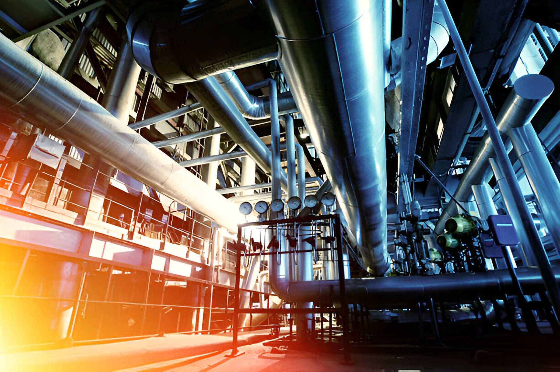 pipa pabrik berwarna biru