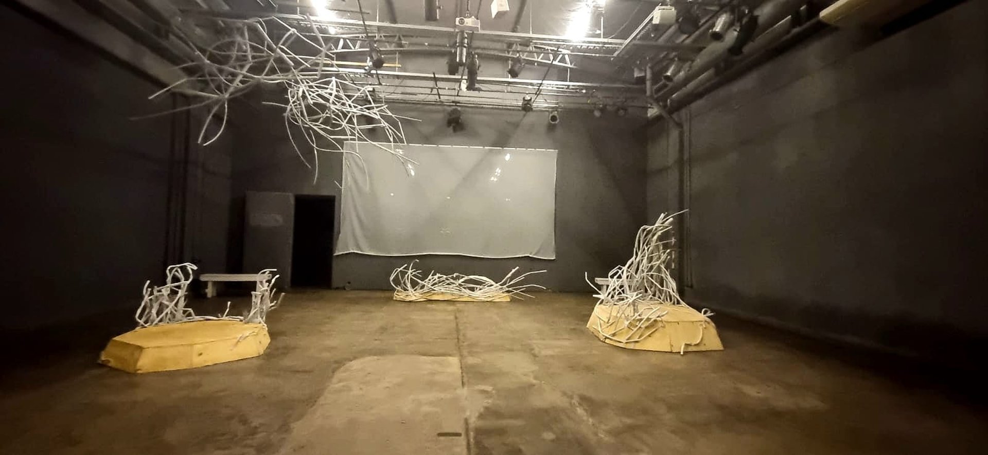 black and white bed linen