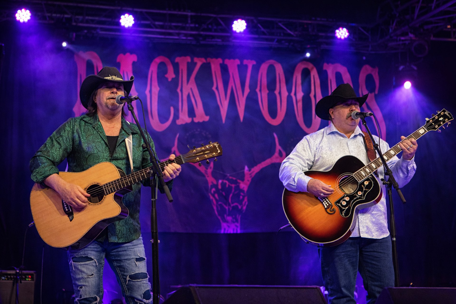 gray computer monitor