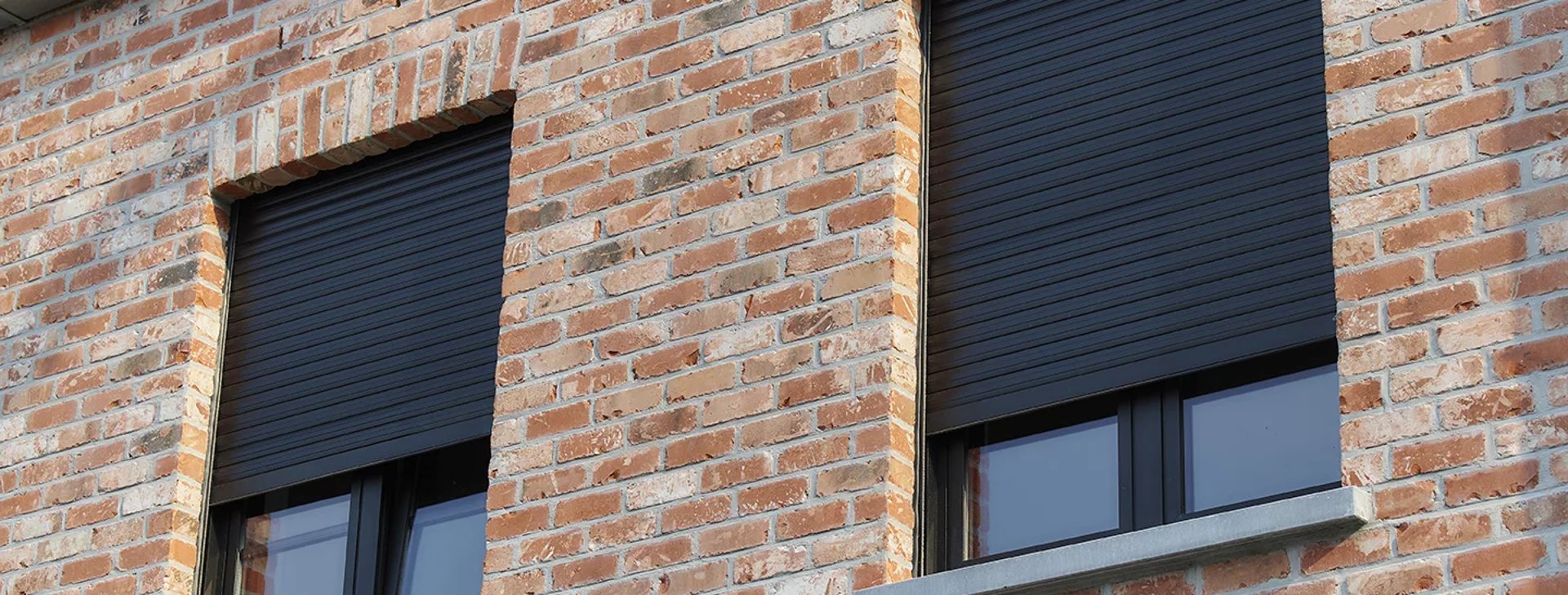 gray computer monitor