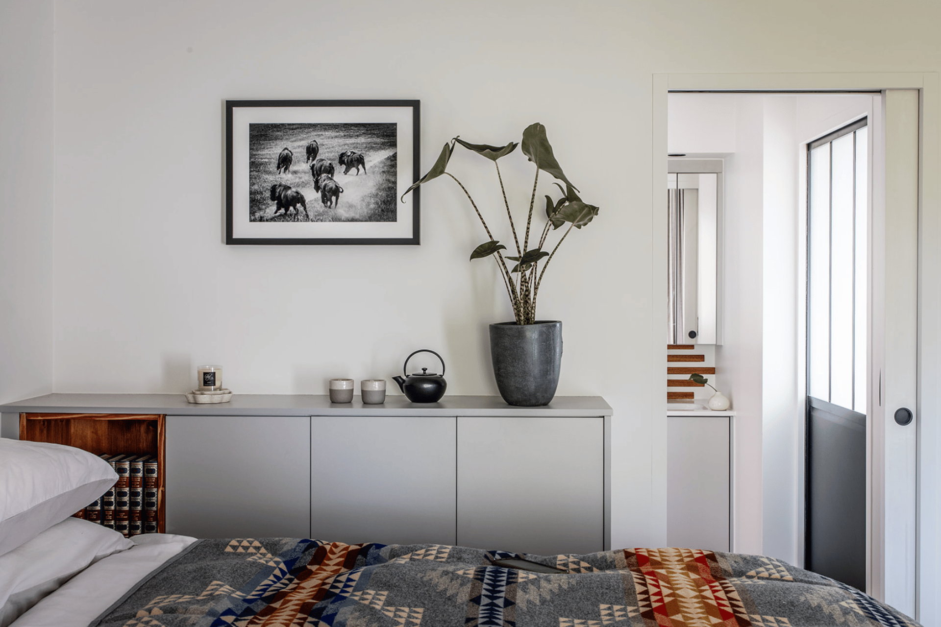black and white bed linen