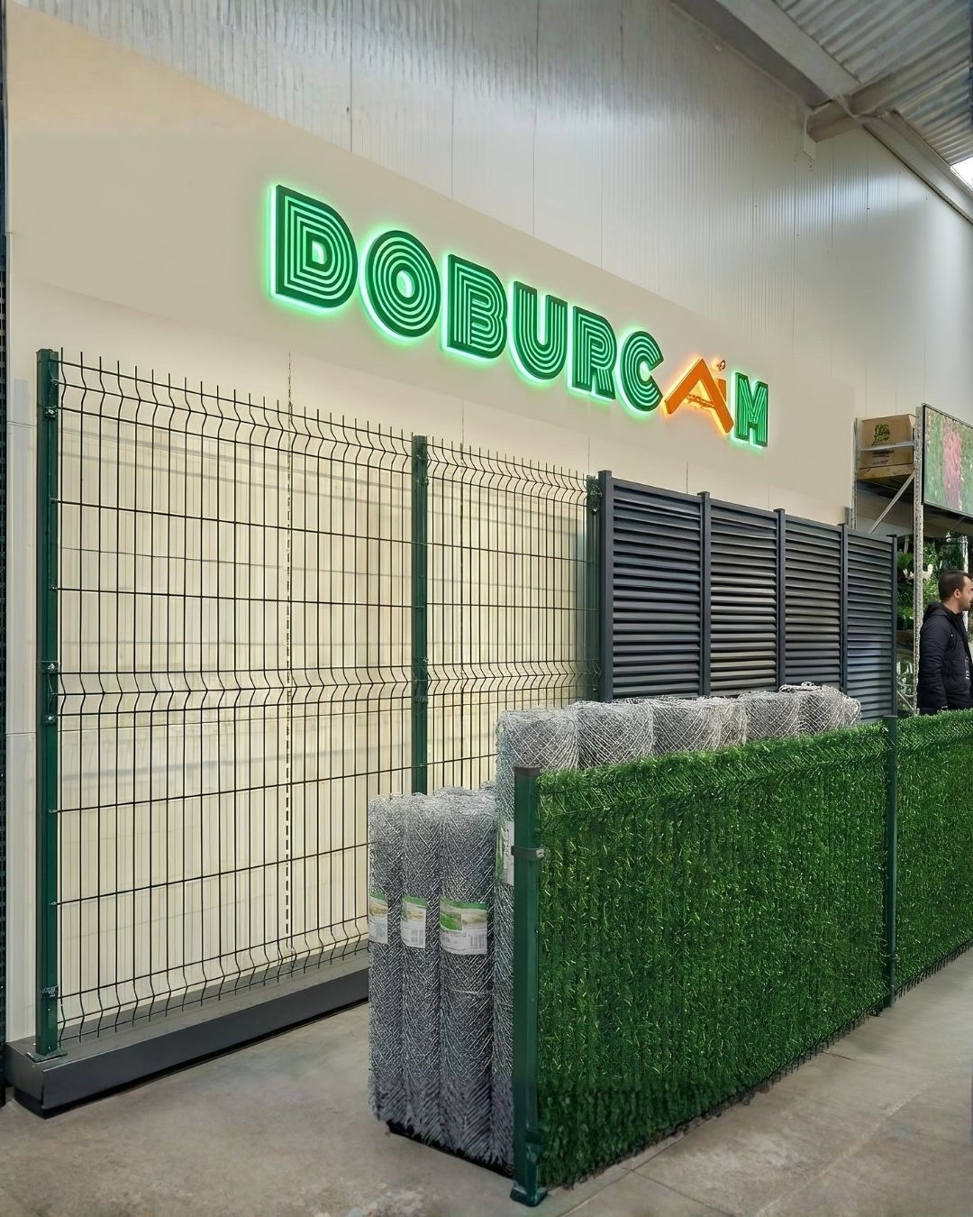 gray computer monitor