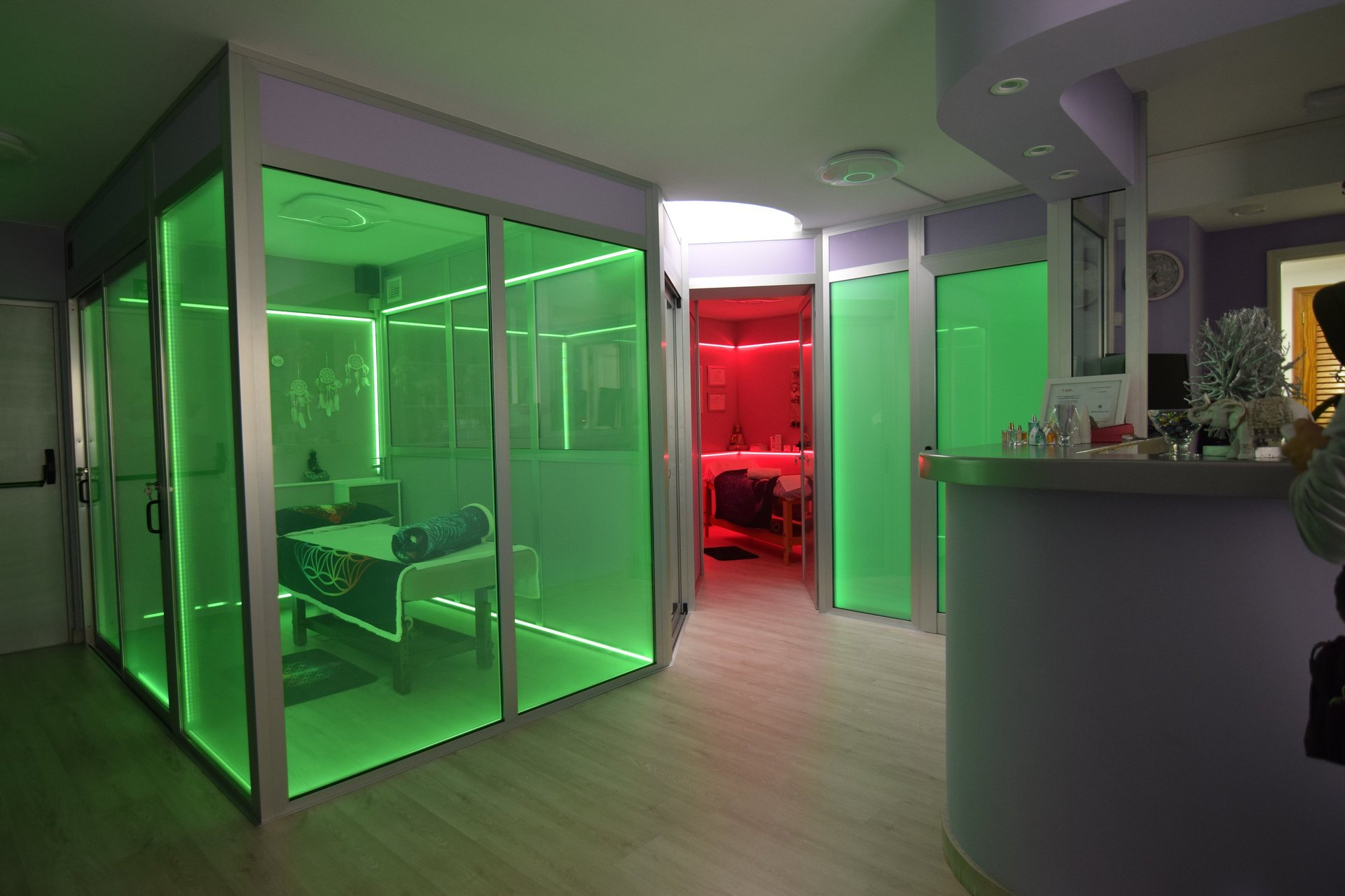 gray computer monitor