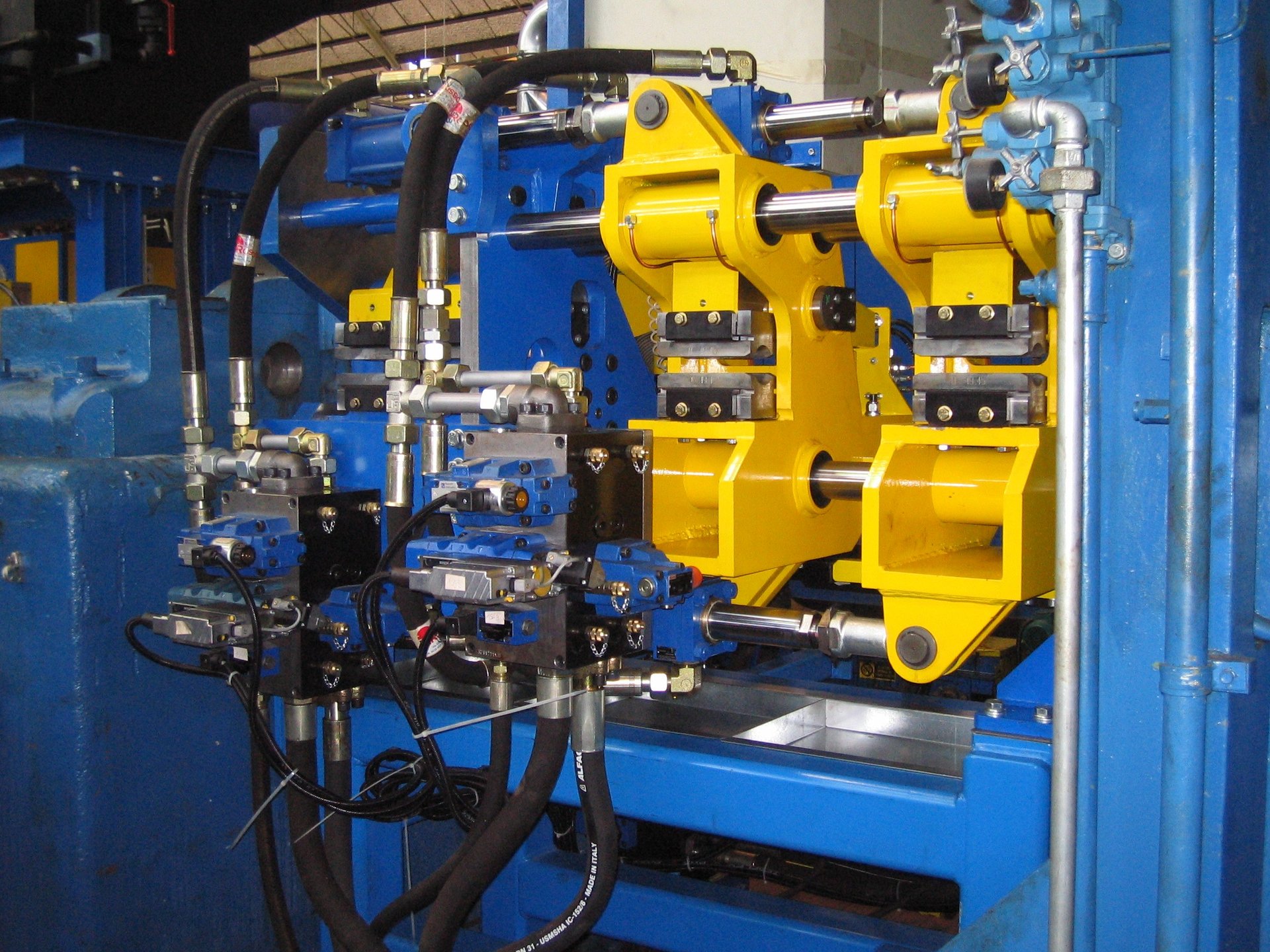 black and brown leather padded tub sofa