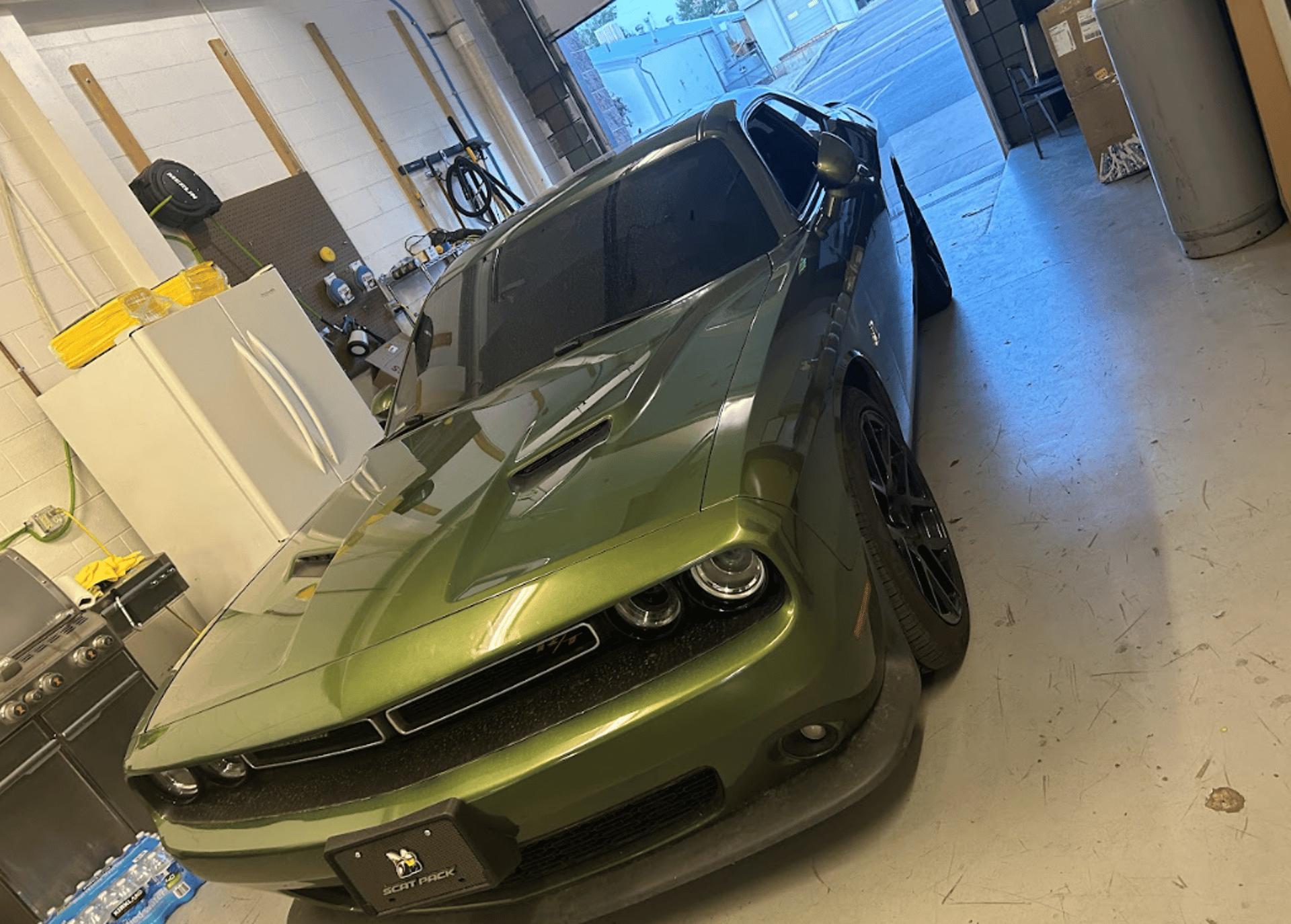 gray computer monitor