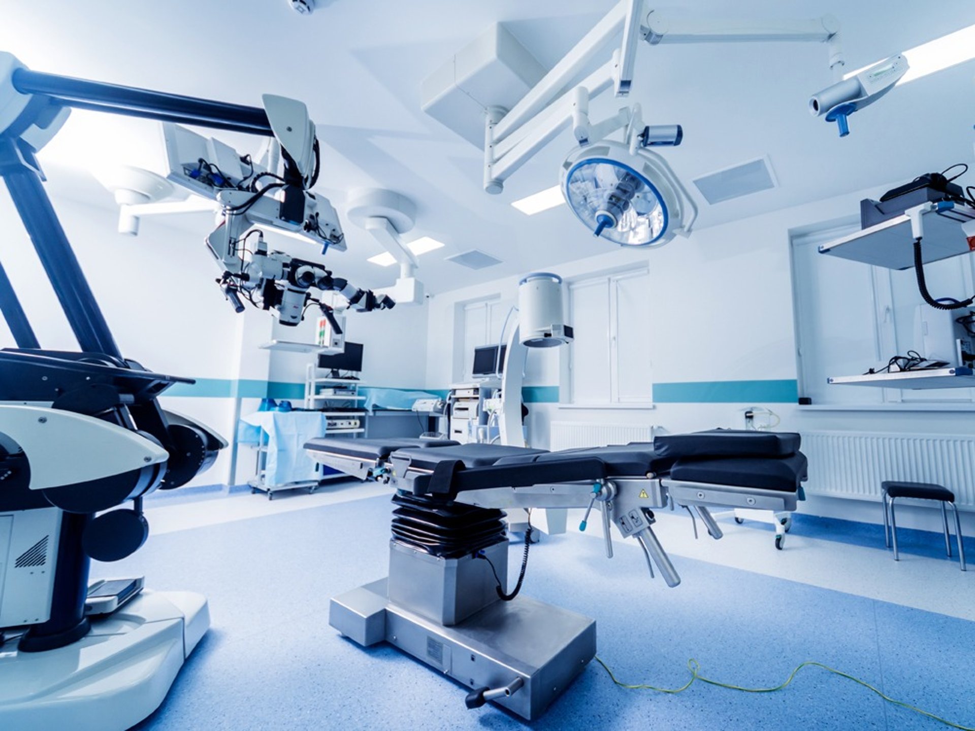 Lavoratorio con varios dispositivos medicos